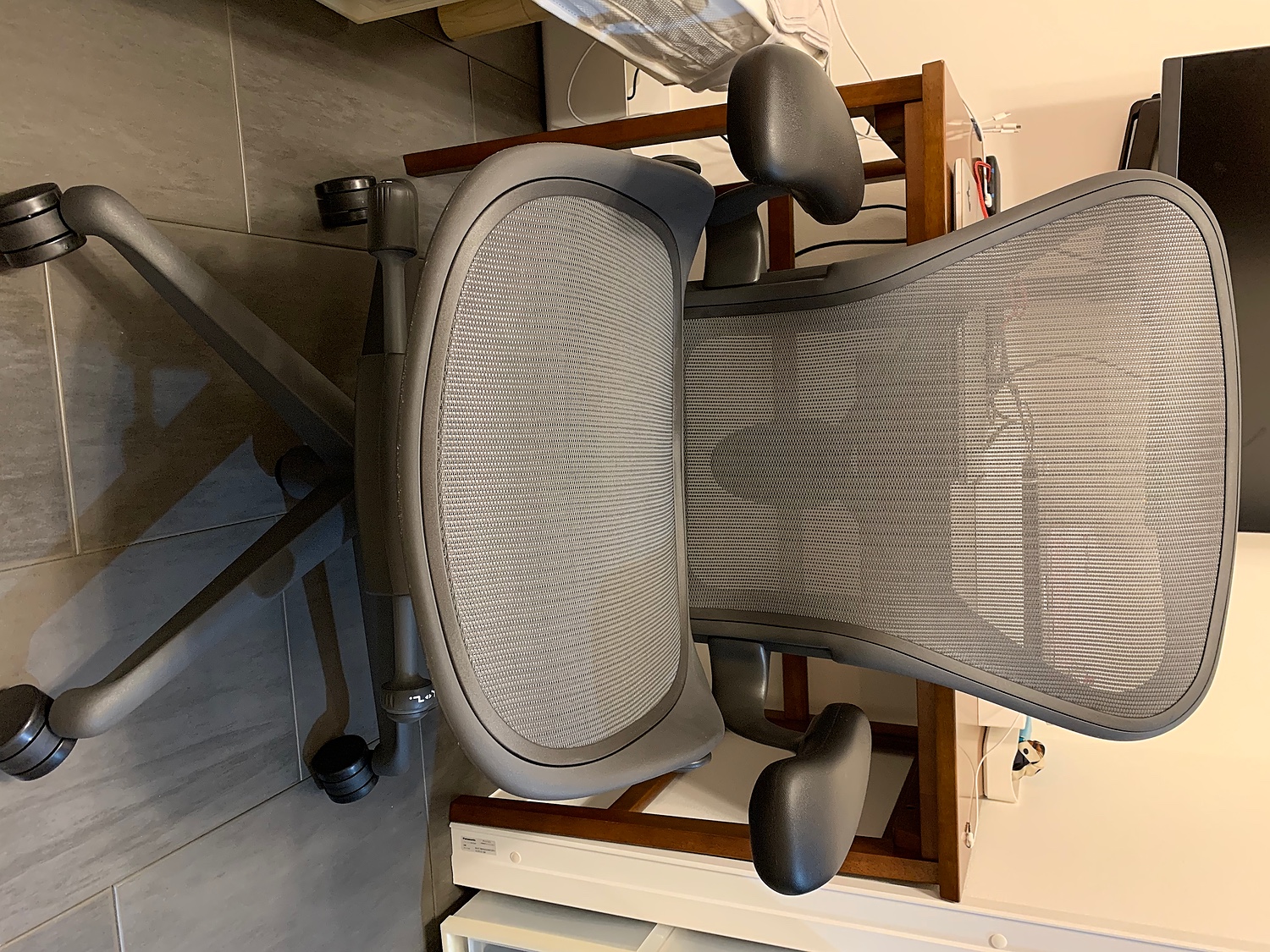 楽天市場 在庫有 アーロンチェア リマスタード ライト 固定アーム Bサイズ グラファイト ハーマンミラー Aeronchairs Remastered 新型 Hermanmiller 送料無料 アーロンチェア By The Chair Shop みんなのレビュー 口コミ