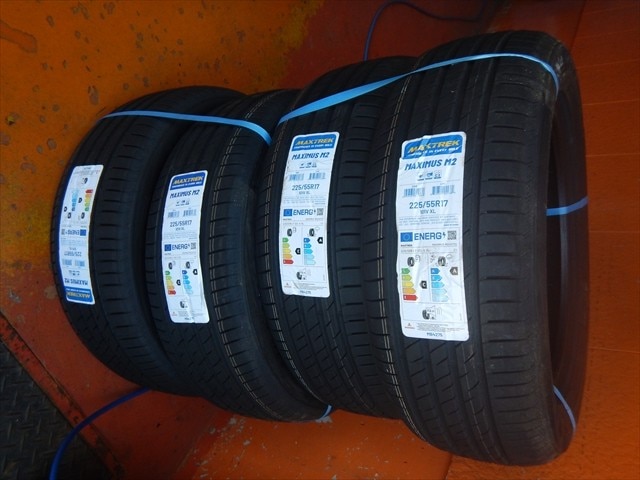極上イボ付 2024年製 225/55R17 マックストレック マキシマス M2 楽天