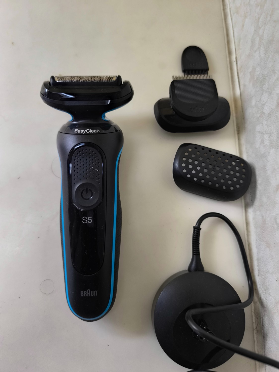 【新品未開封】ブラウン Braun 5 充電式シェーバー 51-M4500cs 楽天市場】ブラウン Braun 密着シリーズ5 充電式シェーバー 51