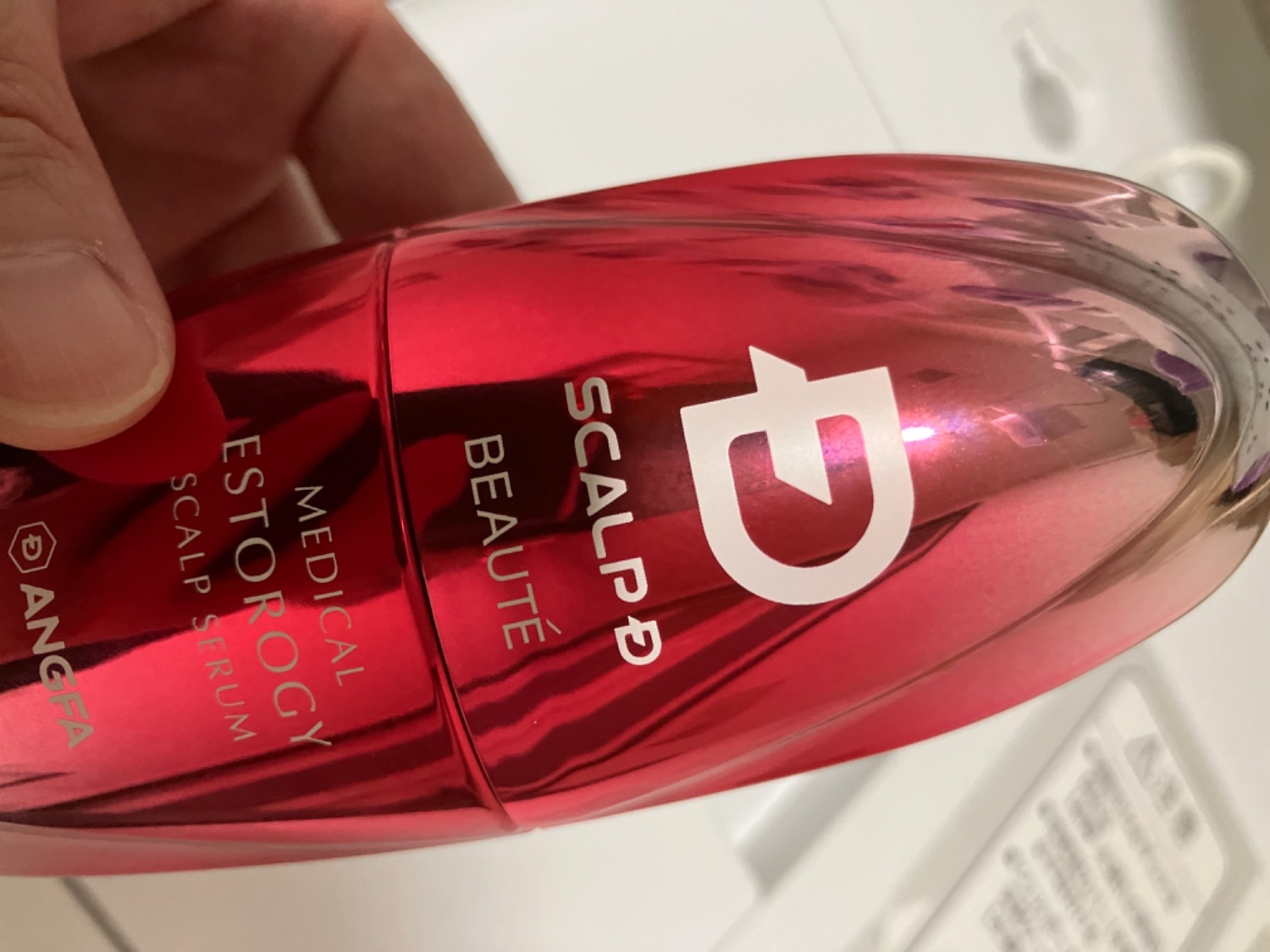 スカルプD ボーテ メディカルエストロジー スカルプセラム持っている画像