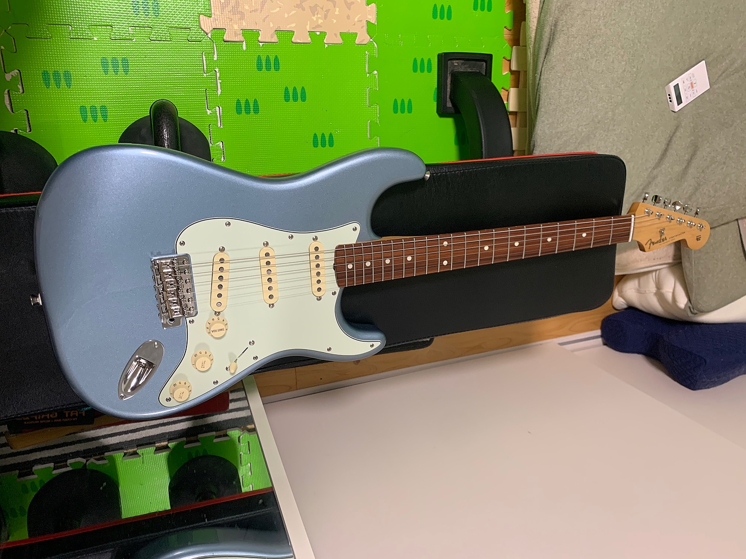 かわいい! さらに値下げ!Fender ストラトキャスター ‘60s Vintera - エレキギター