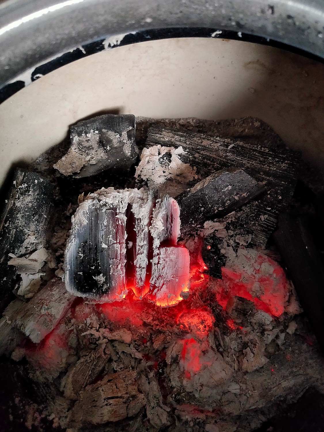 夜空 国産木炭 久慈 カット木炭 6kg KUJI CUT CHARCOAL なら 切炭 木炭 キャンプ バーベキュー 岩手県産 (24kg(4袋  通販