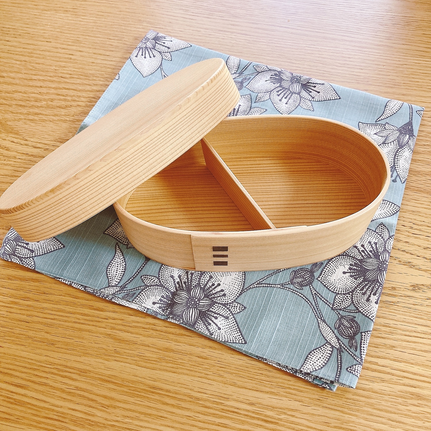 楽天市場】秋田 大館 りょうび庵 560ml こばん弁当箱（中） 仕切塗装