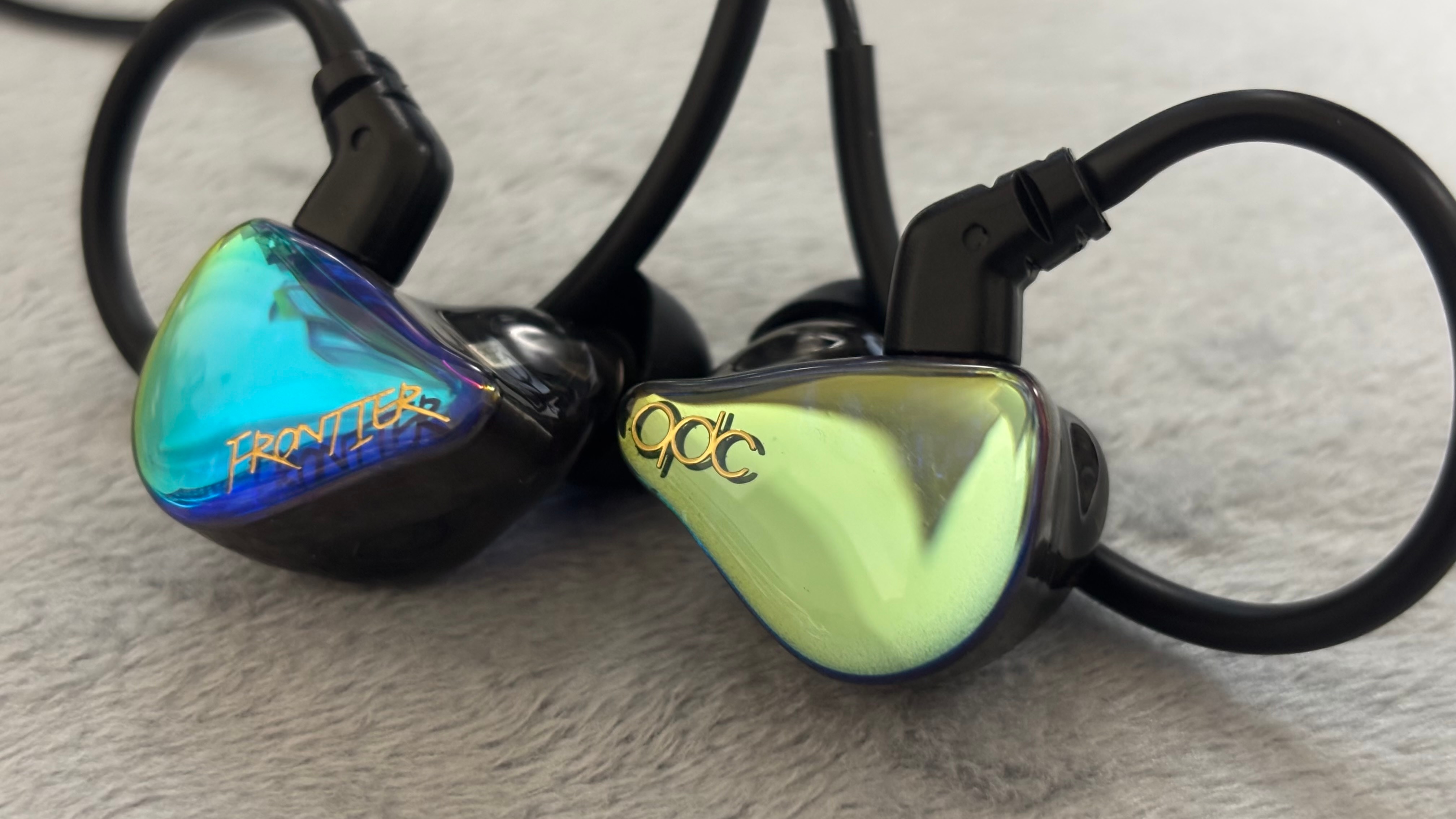 楽天市場】qdc ユニバーサルIEMイヤホン FRONTIER Next Black [QDC