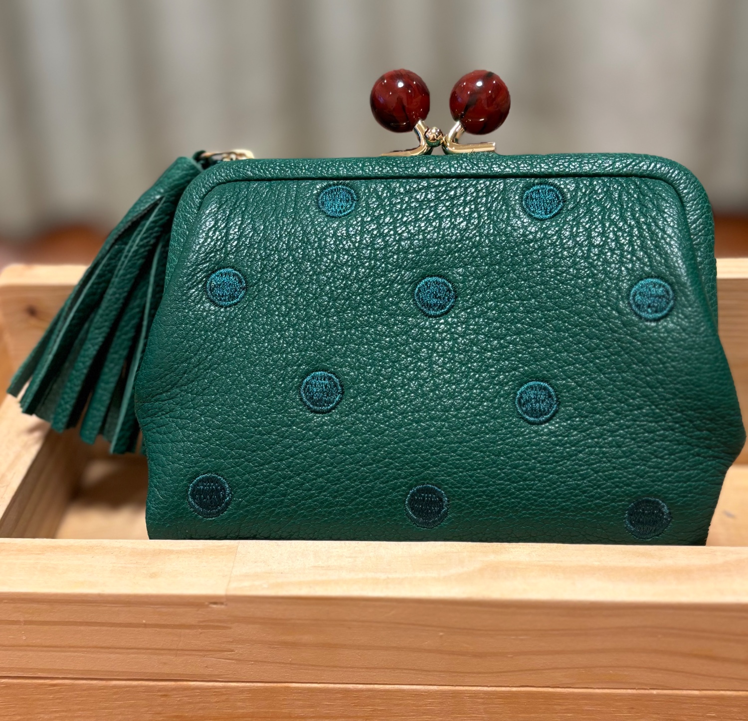 percheドット模様 二つ折り財布 黒 楽天市場】正規販売店 perche がま口 財布 二つ折 ペルケ ドット