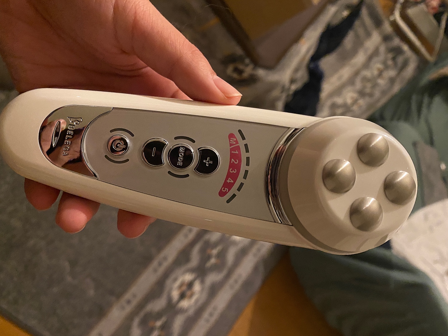 たった5分で理想の小顔～魔法の美顔器 Handy Magic～ | 小顔