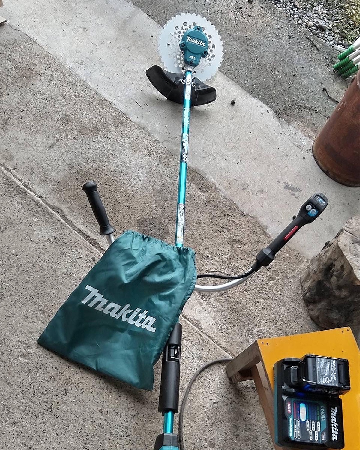 楽天市場】マキタ(makita) MUR001GRM 充電式草刈機 Uハンドル 40V4Ah 