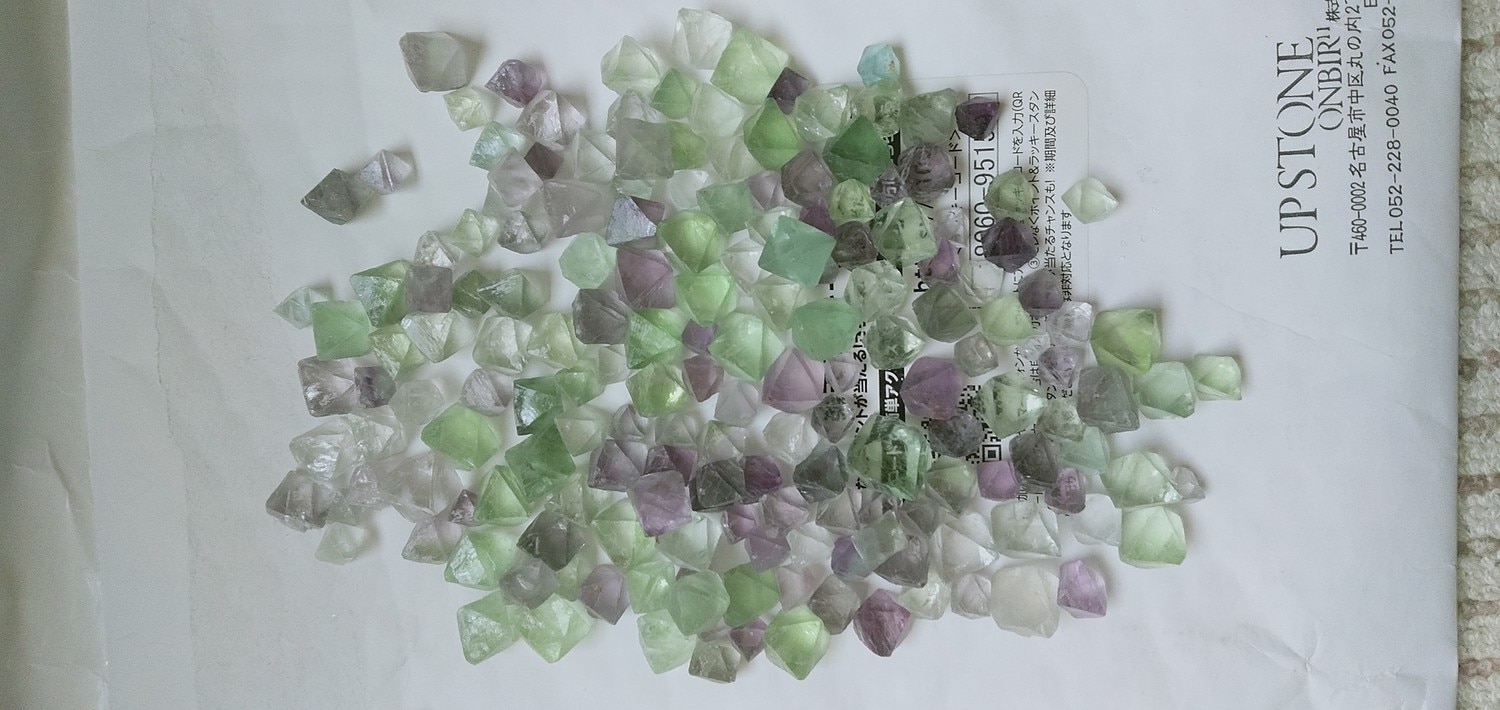 エメラルドぽい フローライト 自然 結晶八面体 パワーストーン