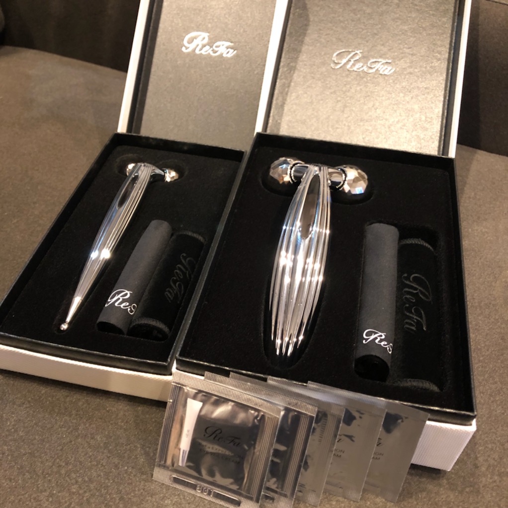 楽天市場 リファエスカラットレイ Refa S Carat Ray Mtg リファカラット Refa Rifa 美顔器 美顔ローラー 美容ローラー 目元 口元 フェイスライン カラットレイ Dl12 Mtg Onlineshop みんなのレビュー 口コミ