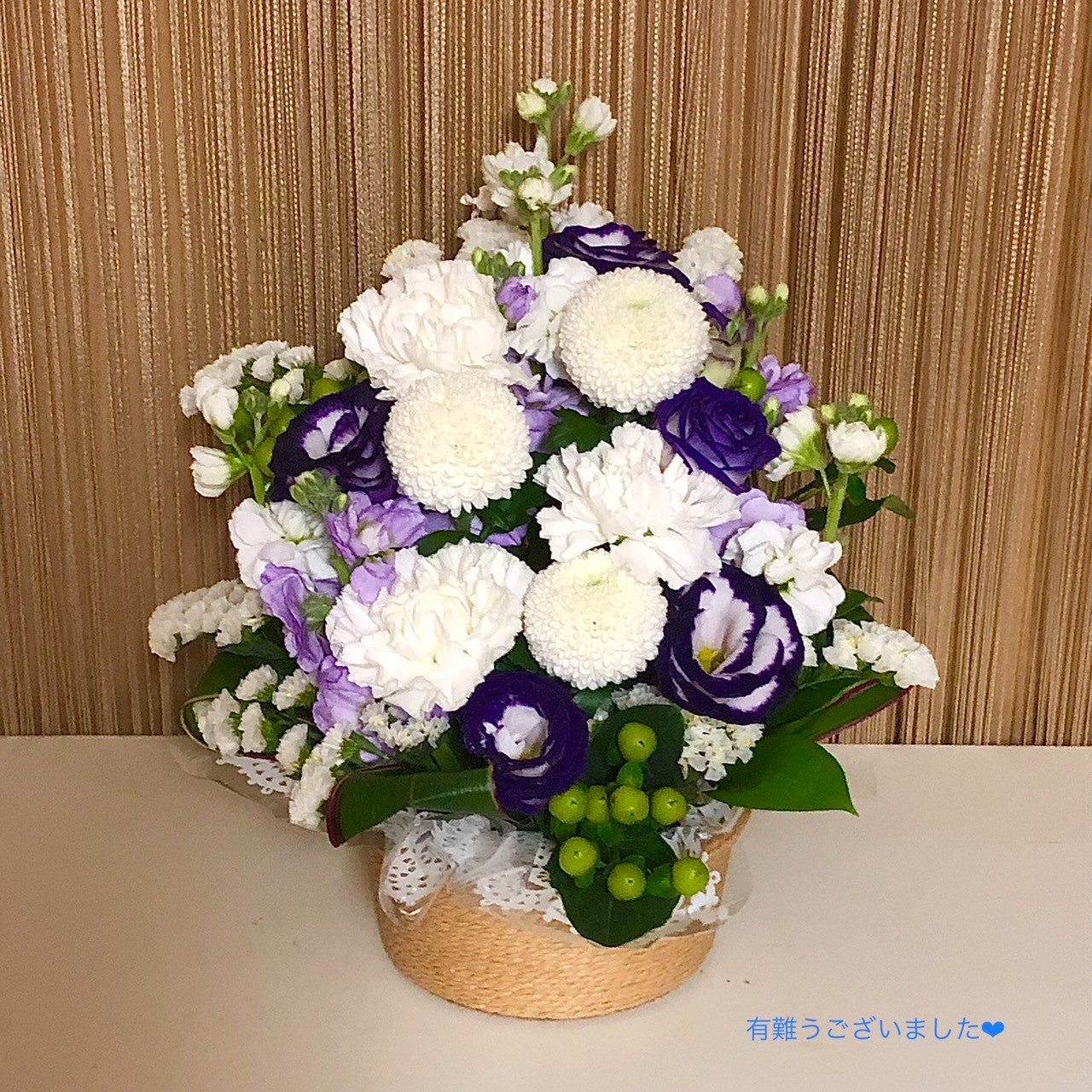 楽天市場 お供え お悔やみに 季節の生花の お供え花 アレンジメント お供え 花 一周忌 ご霊前 ご仏前 枕花 供花 生花 仏花 命日 法事 法要 喪中 喪中見舞い ペットのお供え 子供さん お彼岸 お盆の花に フラワーアレンジメントの贈り物 3回忌 7回忌 送料無料 あす楽