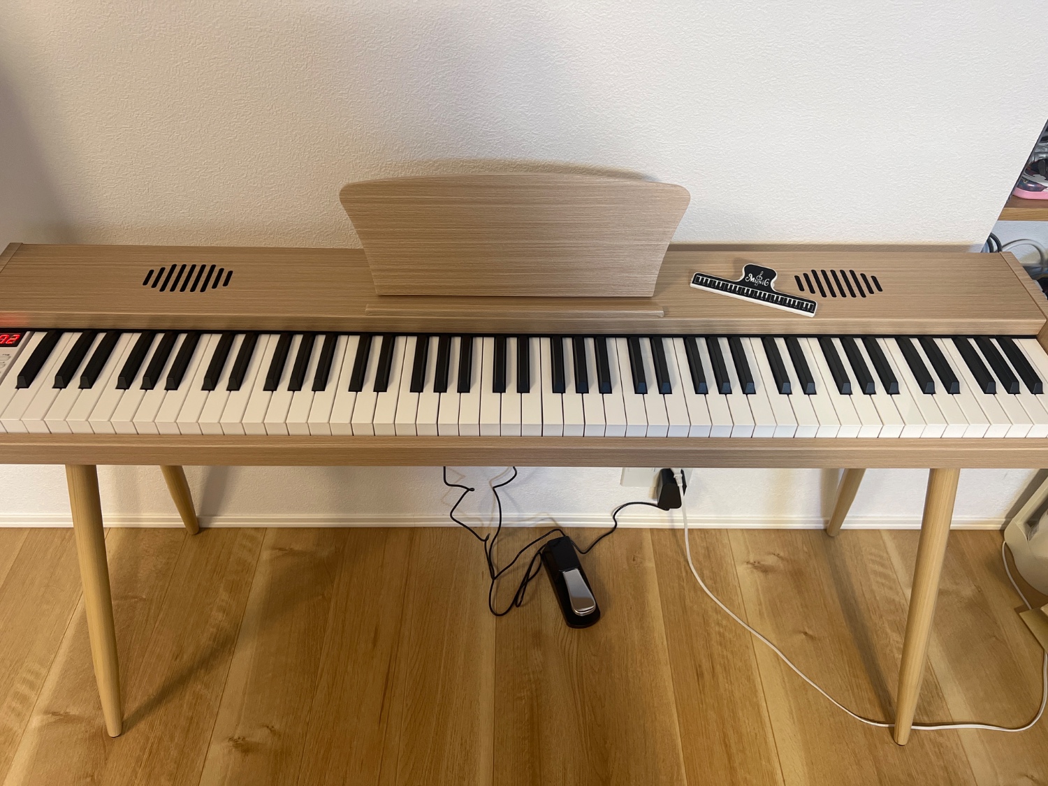 スタンド付き　電子ピアノ　88鍵盤　給電タイプ　オークベージュ Amazon | 【木製電子ピアノスタンドセット 】Longeye 電子ピアノ