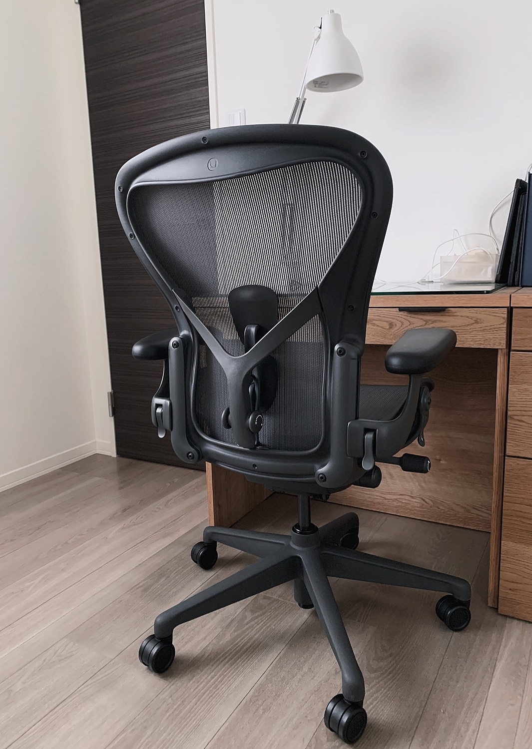 楽天市場 在庫有 短納期 アーロンチェア リマスタード ポスチャーフィットslフル装備 Bサイズ グラファイトフレーム グラファイトベース Dc1キャスター Aer1b23dw Alp G1 G1 G1 Dc1 Bk アーロンチェア By Vanilla みんなのレビュー 口コミ