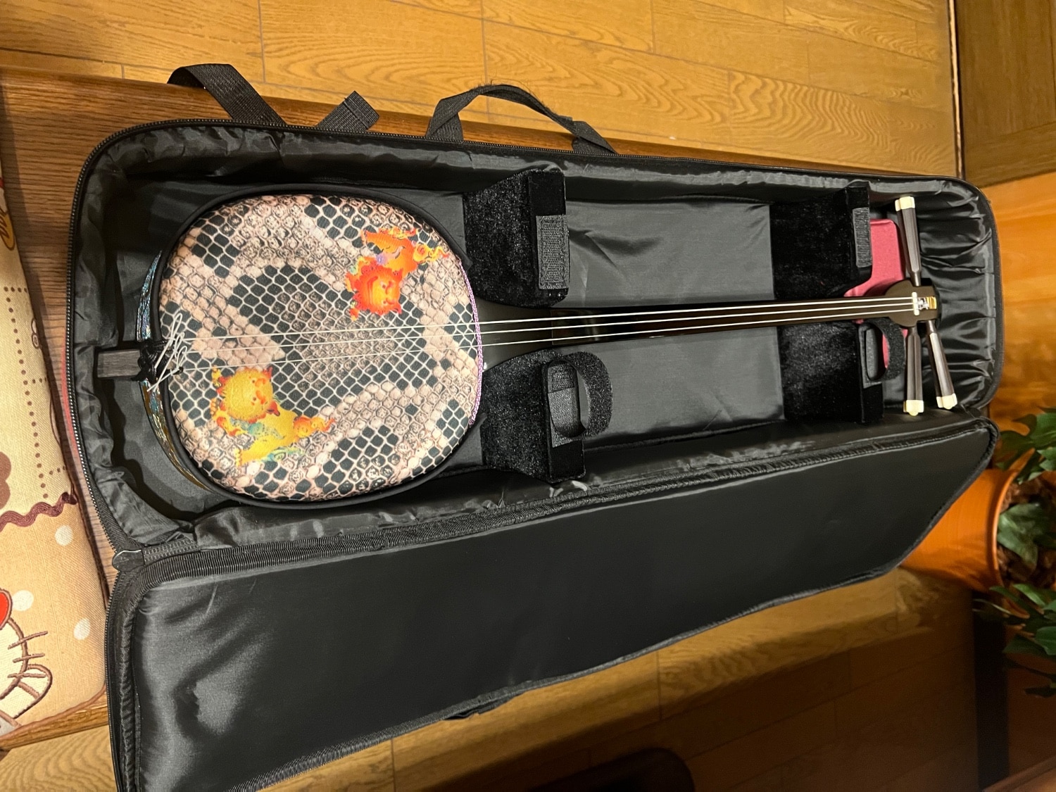 楽天市場】三線 沖縄三線セット 初心者用『究極』デザイン三線