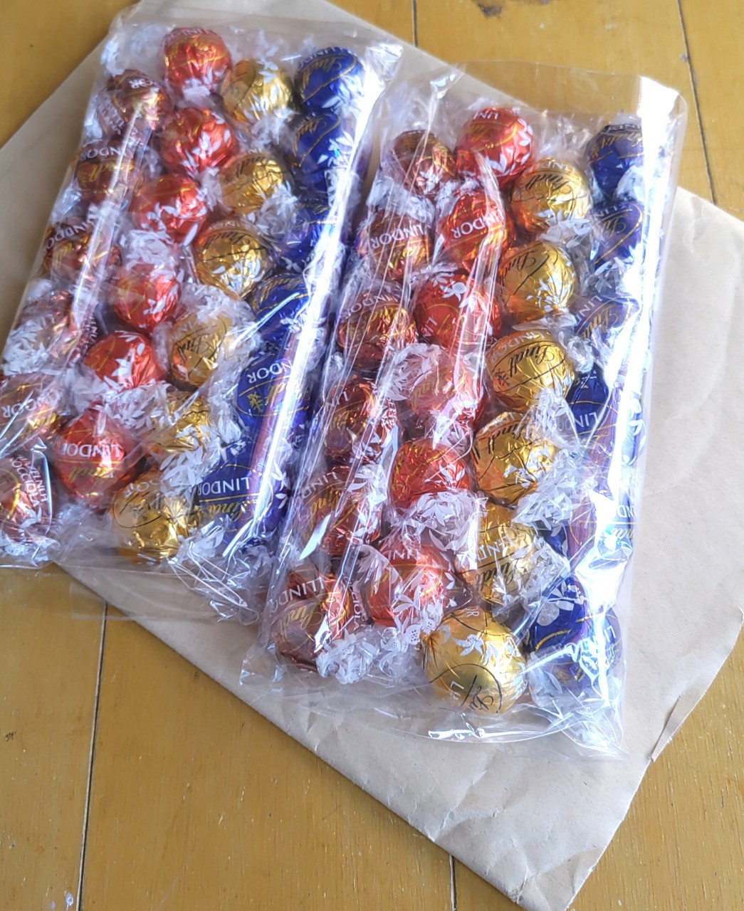 楽天市場】人気 ばらまき お返し ダーク ホワイト ミルク ヘーゼルナッツリンツ リンドール チョコ 4種 48個 600g 高級 チョコレート ゴールド アソート 人気 有名 スイーツ ばらまき 訳あり 大容量 コストコ 送料無料(神戸selectshop 楽天市場店) | みんなのレビュー・口コミ 楽天市場】人気 ばらまき お返し ダーク ホワイト ミルク ヘーゼルナッツリンツ リンドール チョコ 4種 48個 600g 高級 チョコレート ゴールド アソート 人気 有名 スイーツ ばらまき 訳あり 大容量 コストコ 送料無料(神戸selectshop 楽天市場店) | みんなのレビュー・口コミ