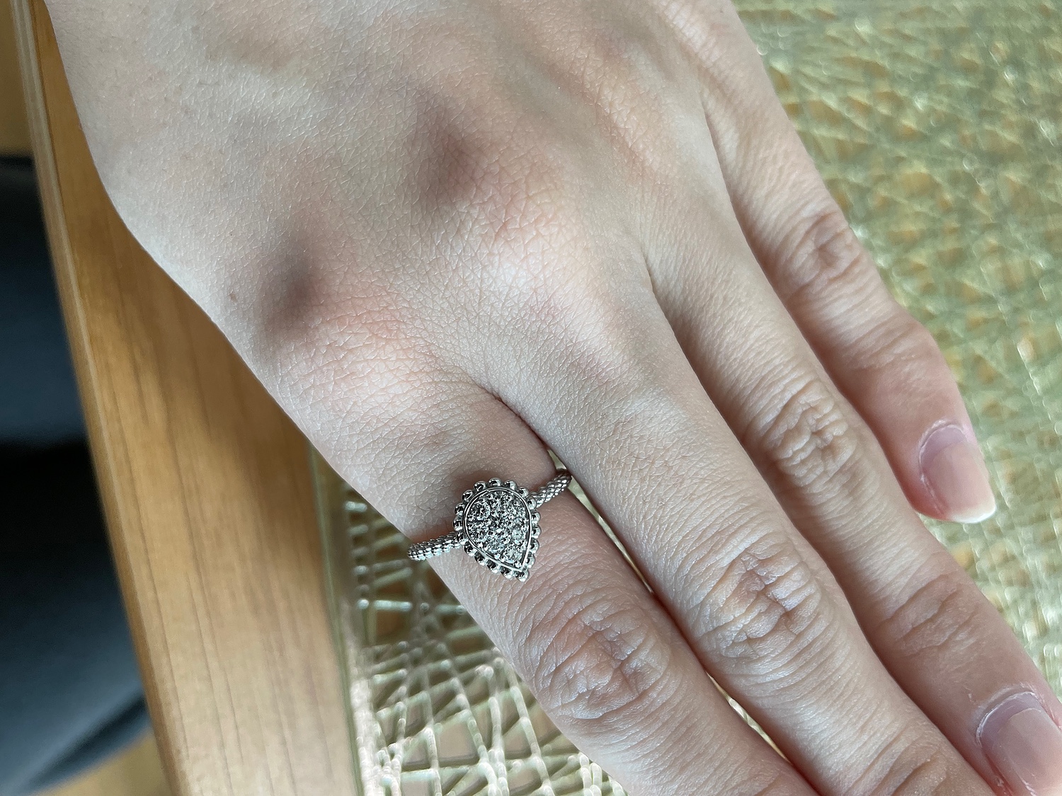 山梨ジュエリー ティアドロップピアス