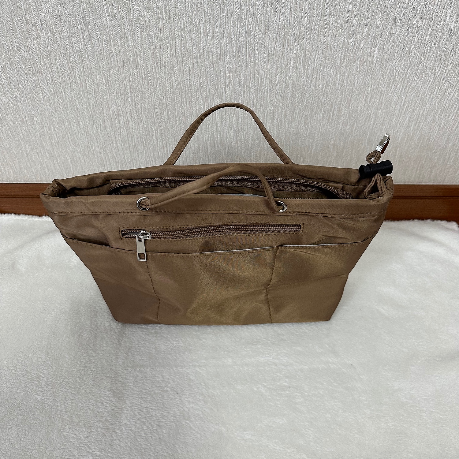 バッグインバッグ  とびだす持ち手上質ナイロン バックインバック インナーバッグ 軽量 撥水 自立 持ち手 ファスナー ポーチ インナーポーチ レディース メンズ トートバッグ 収納 整理整頓 ギフト 贈り物 Annekor アンコール
