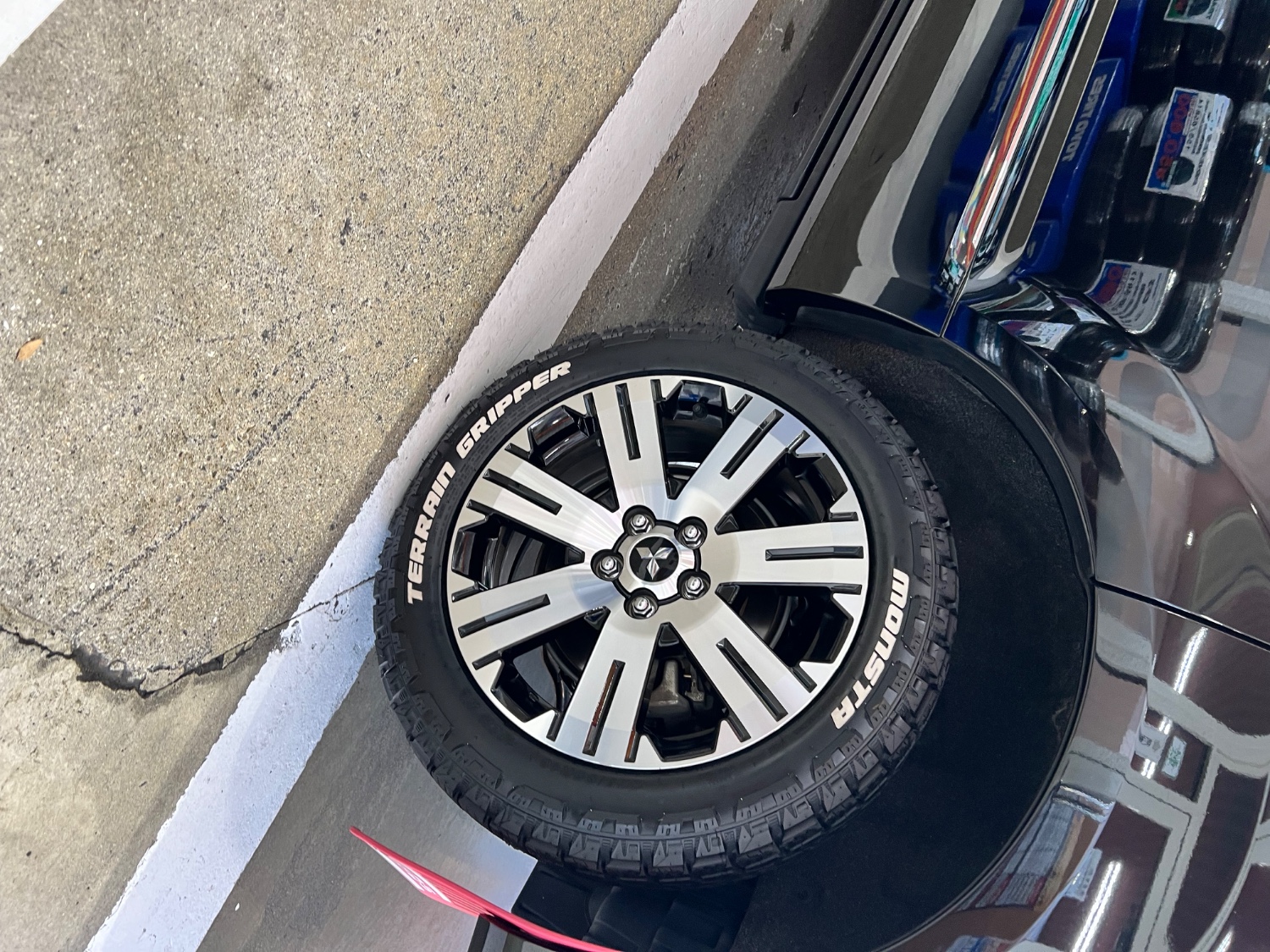 ホワイトレター モンスター　タイヤ テレーングリッパー 4本 pcd 114.3 テレーングリッパー | MONSTA TYRES JAPAN