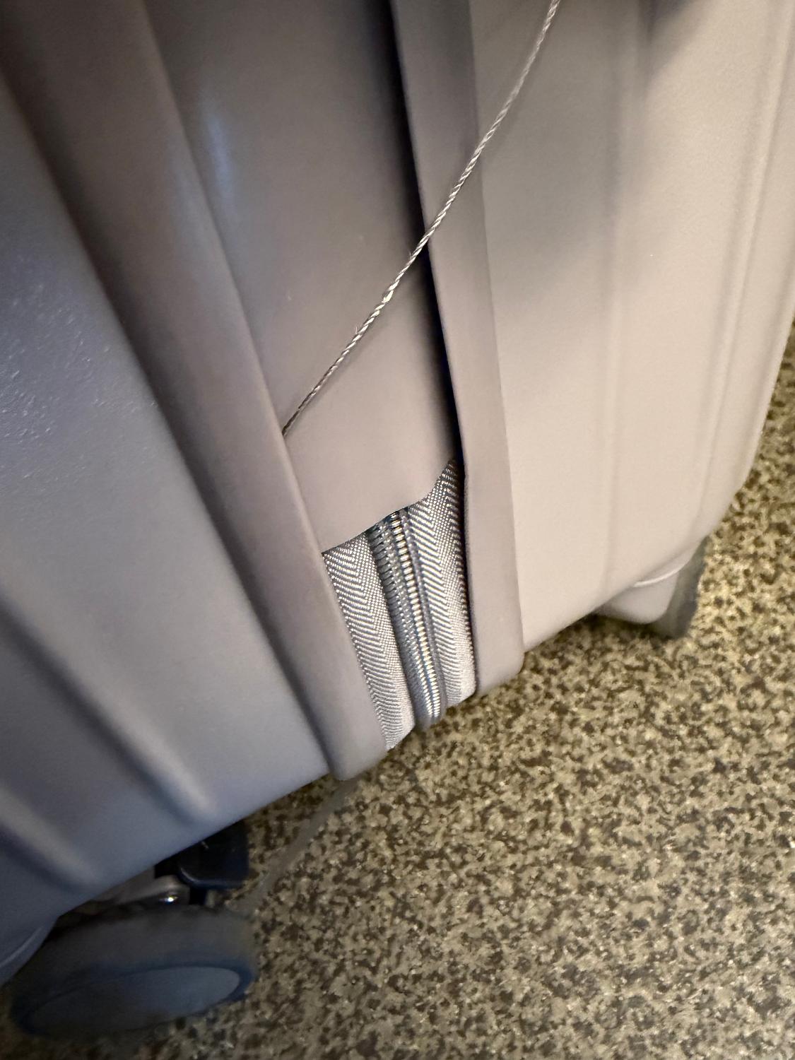 スーツケース Lサイズ 大容量 大型 キャリーケース TSAロック USBポート カップホルダー 容量拡張でき ストッパ TANOBIスーツケース T9088口コミ スーツケースレビュー レビュー画像6