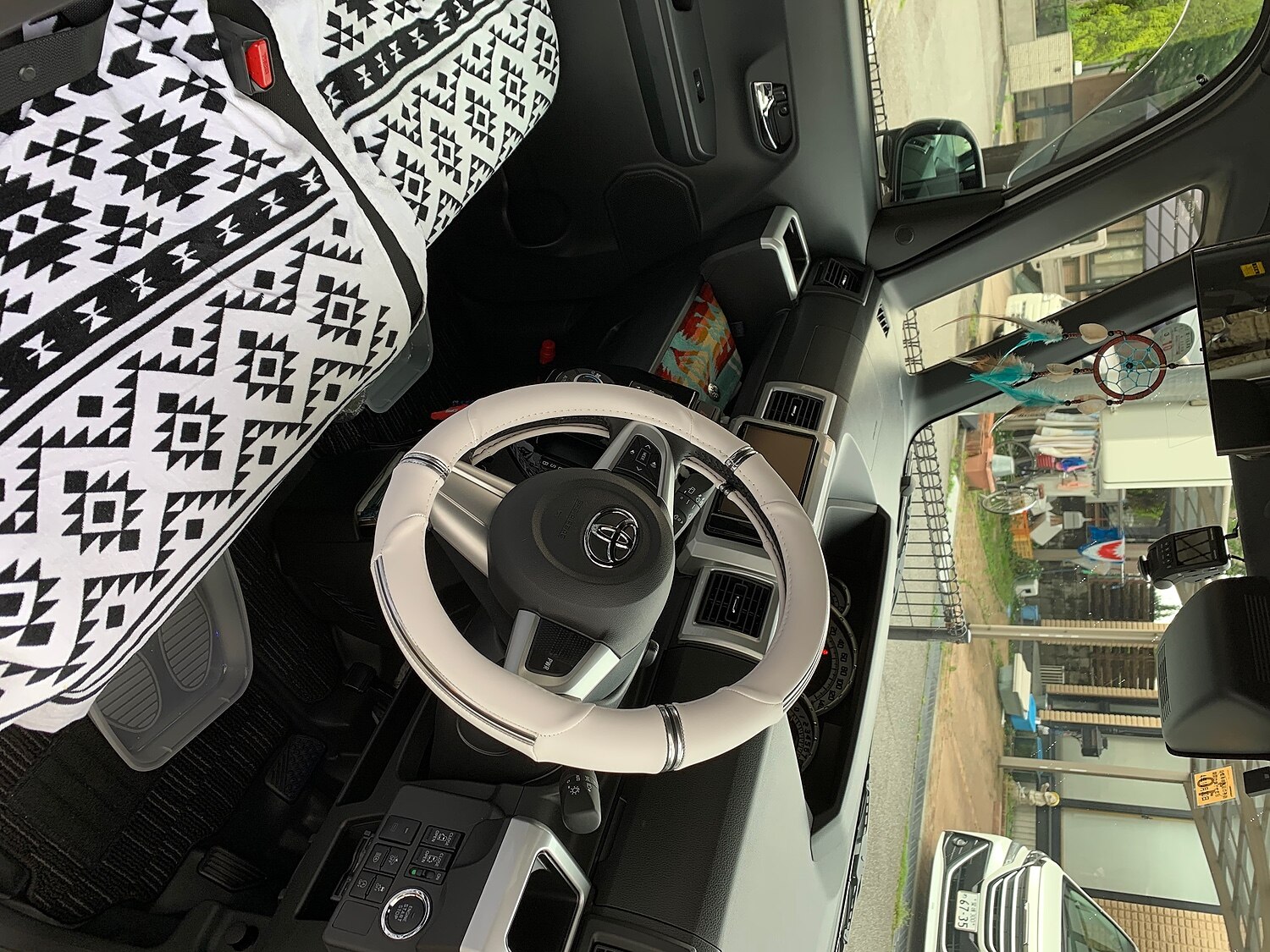 楽天市場 ハンドルカバー ブラック O型 D型 Xs Sサイズ メタリックライン ステアリングカバー 軽自動車用 普通車用 汎用 専用ハンドルカバー 車 内装パーツ Z Style ケアスター シートカバーカー用品のz Style みんなのレビュー 口コミ