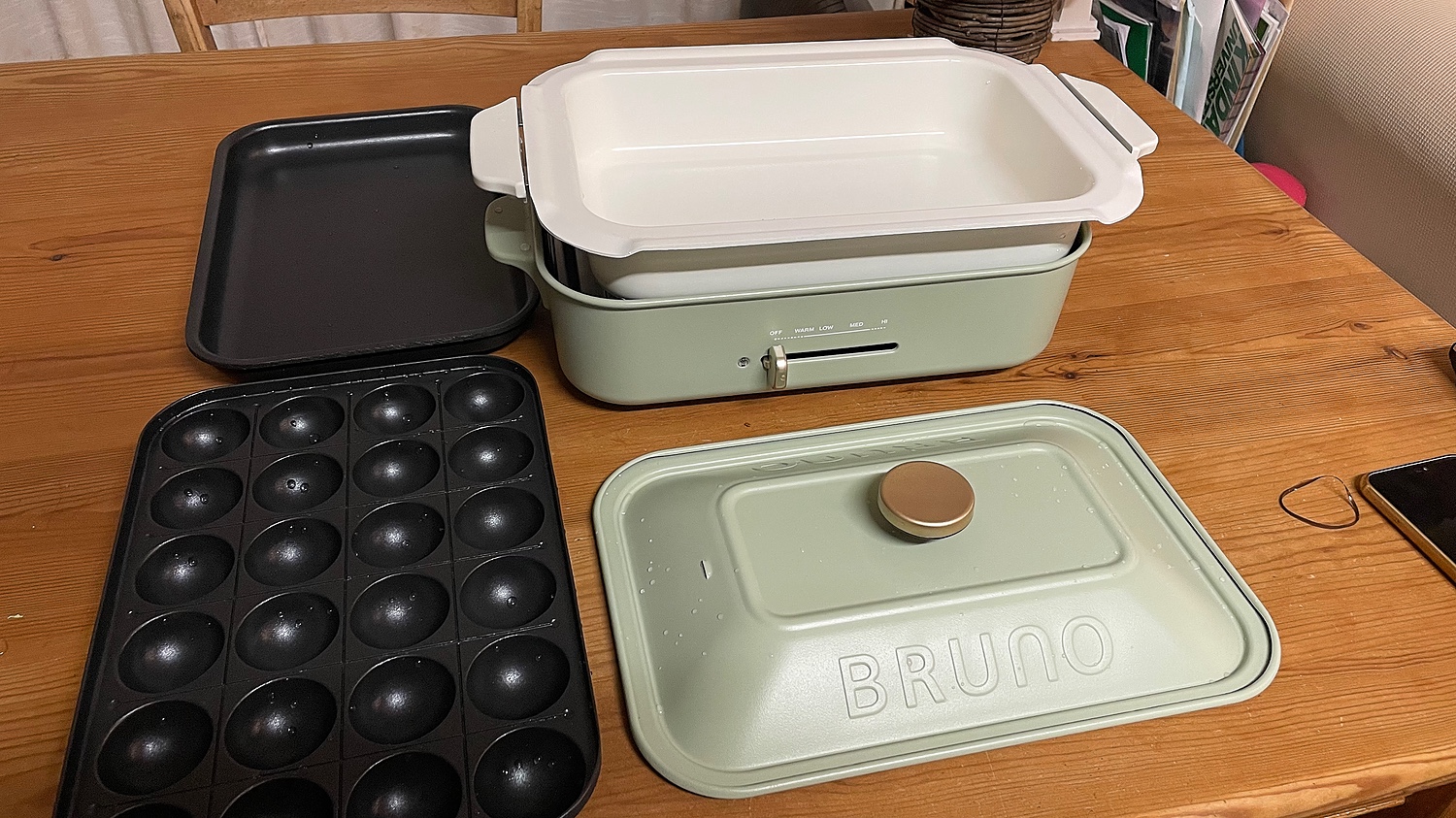 楽天市場 Bruno ブルーノ 深鍋セット 限定カラー レシピと選べる特典付き ホットプレート 深鍋 すき焼き たこ焼き器 焼肉 焼き肉 たこ焼き お鍋 なべ おしゃれ Boe021 プレゼント ポイント10倍 送料無料 Bruno コンパクトホットプレート セラミックコート鍋