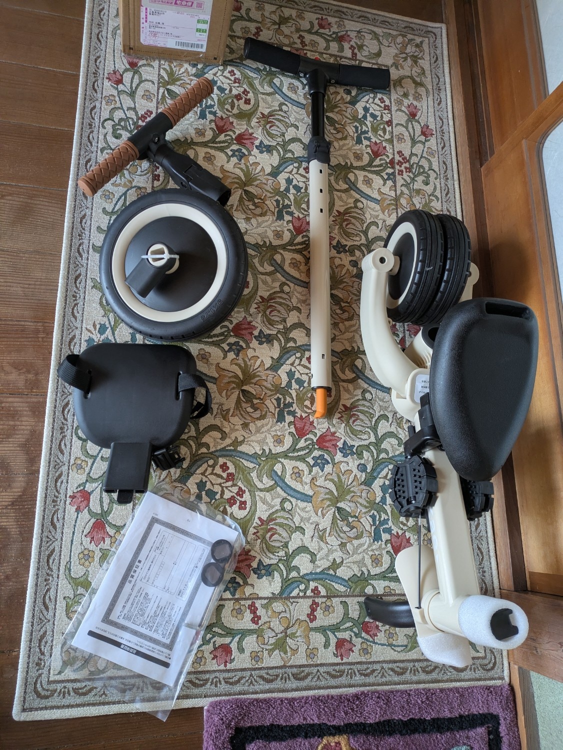 のりかえ三輪車 押し棒付き ヤトミ 股ベルト付き 背もたれ付き 4WAY バランスバイク キッズバイク 変身 三輪車 子 のりかえ三輪車 ヤトミ三輪車 三輪車口コミ レビュー画像8