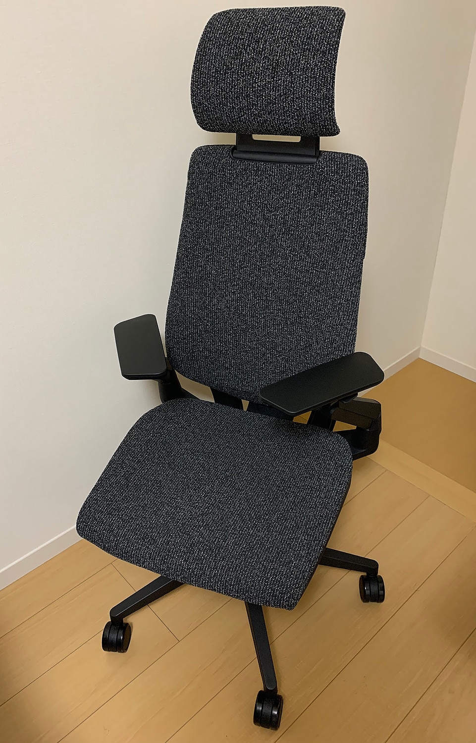 楽天市場】[Steelcase] Gesture ジェスチャー ヘッドレスト付タイプ 