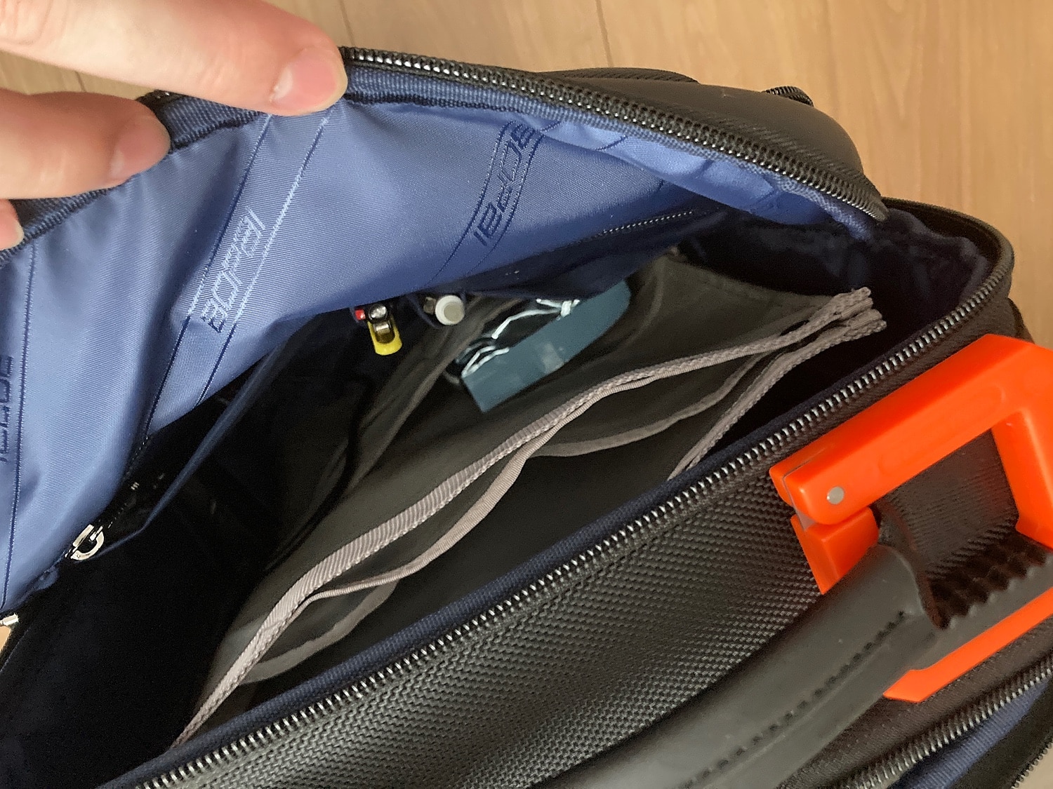 BOPAI ビジネスリュック メンズ 本革 PCケース メンズ ビジネスバッグ リュック 拡張機能で使い勝手の良い 防犯 BOPAIリュック ビジネスリュック 本革リュック レビュー画像14