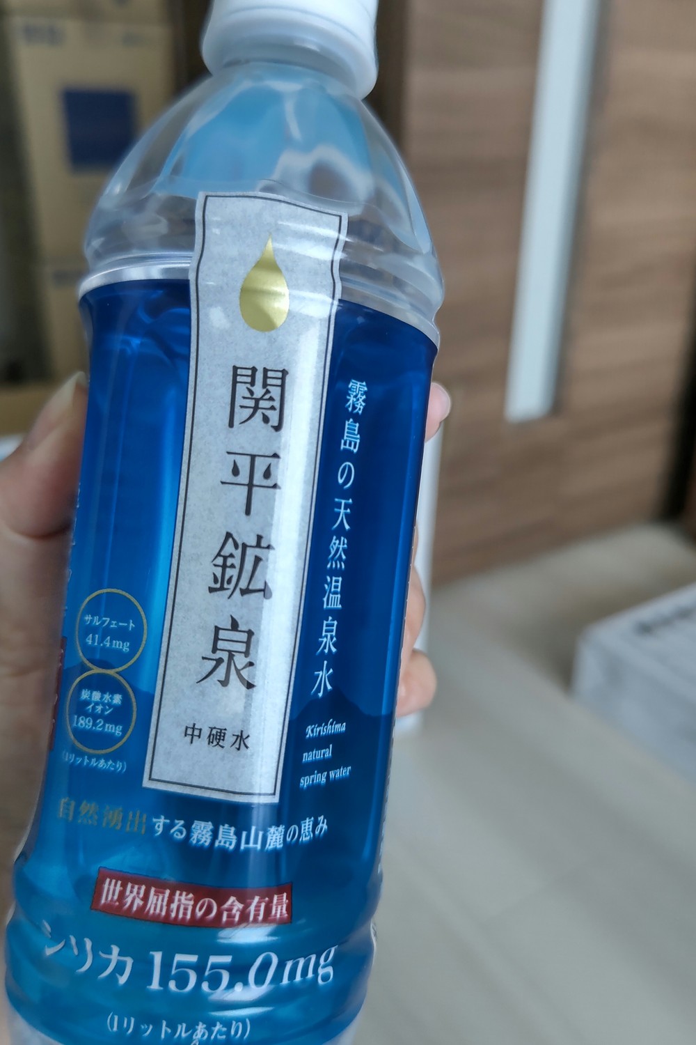 関関平鉱泉水10L×2箱。シリカ含有量1リットル中155mg。 - ミネラル