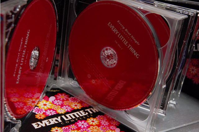 値下げ【新品：限定版レコード】EveryLittleThing Amazon.co.jp: Every Best Singles ～Complete～【初回受注限定