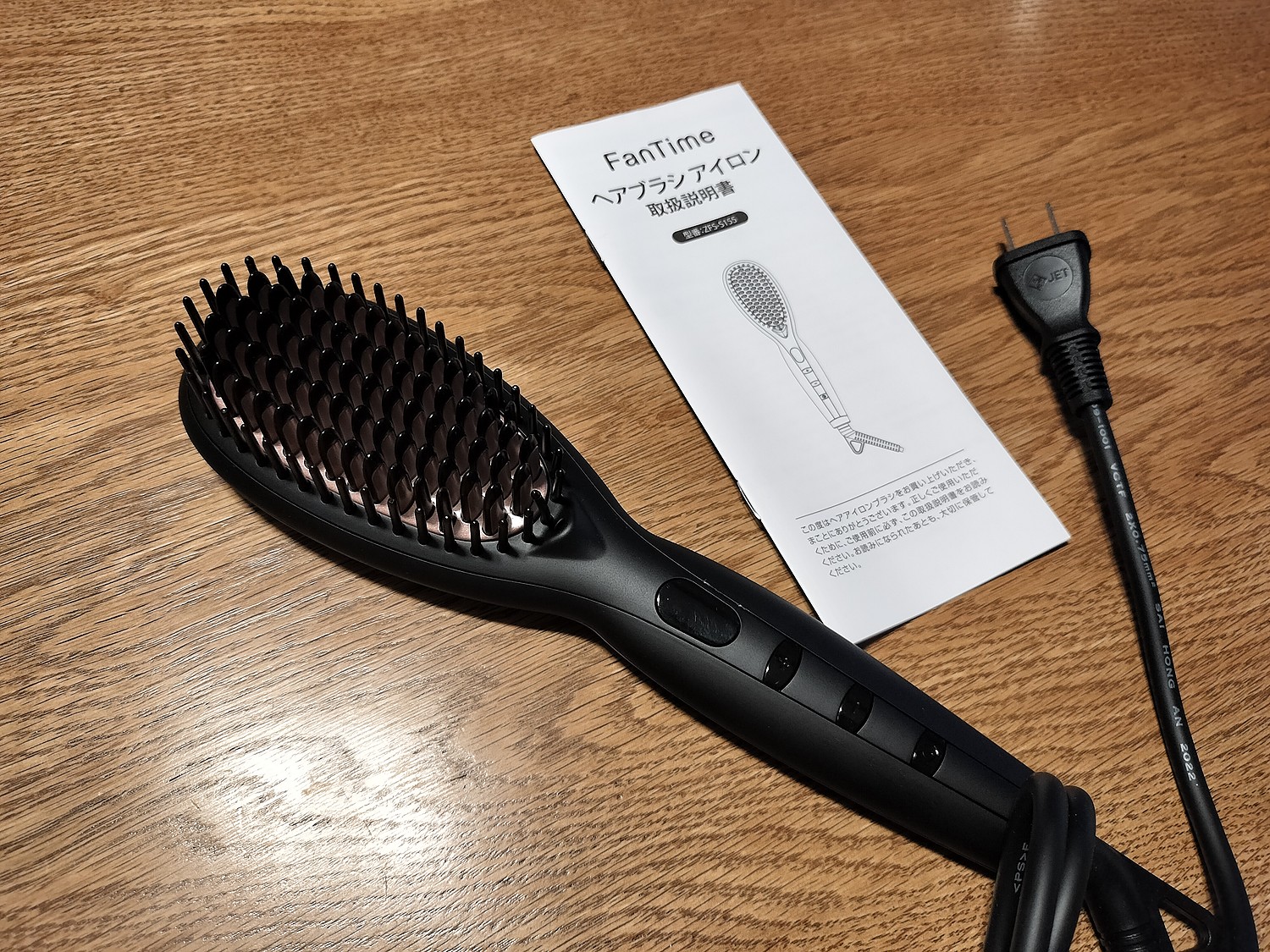 てんどんｂｂさんさんの【ポイントで3312円・8/16迄】 ストレートアイロン ヘアアイロン ストレート ブラシ 2way カール  100℃から230℃ マイナスイオン 温度ロック機能 静電気防止 火傷防止 ツヤ感 摩擦ダメージ減少 時短 急速加熱 プロ仕様 海外対応 ヘアー ...