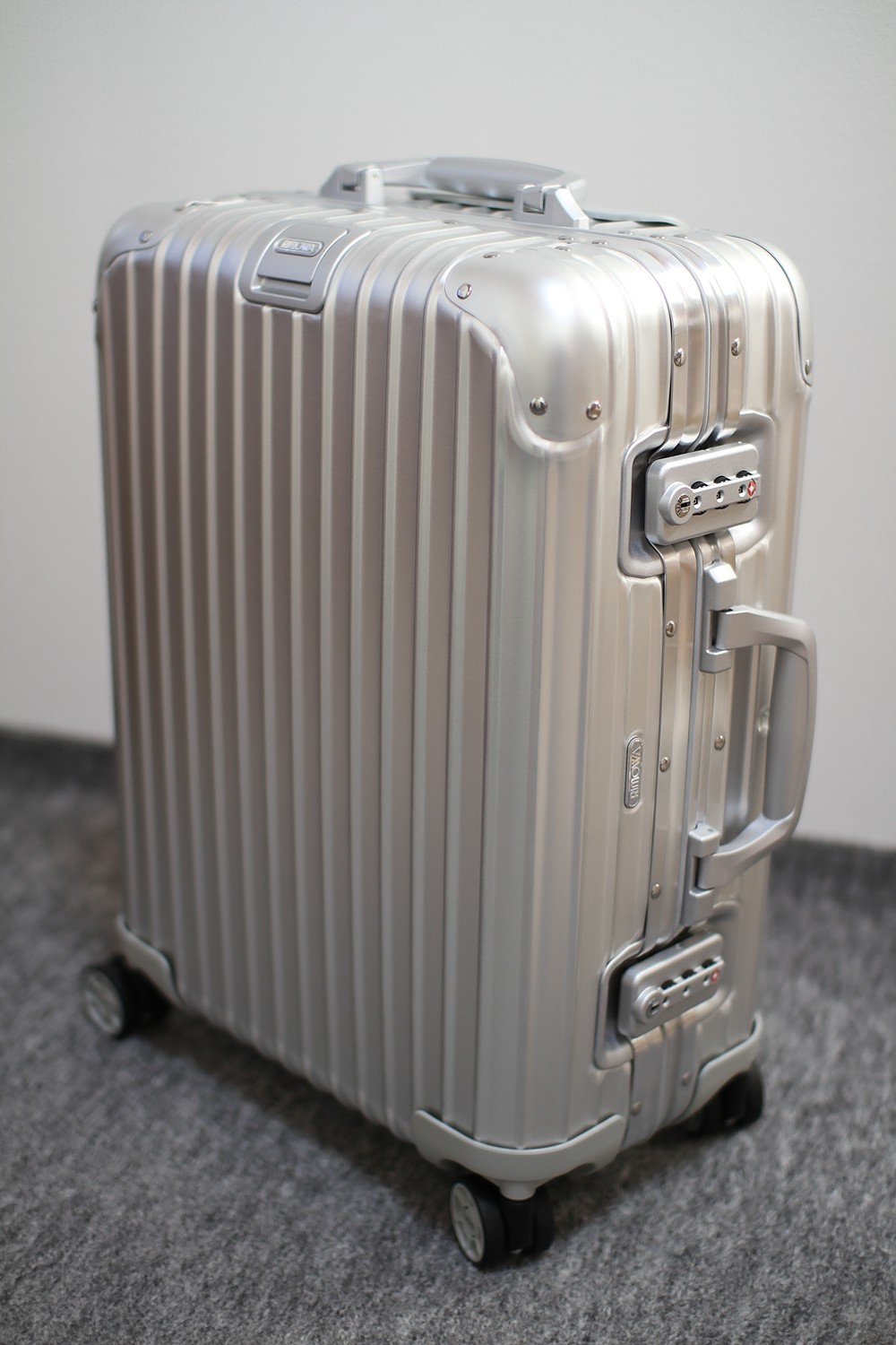 楽天市場】リモワ RIMOWA オリジナル キャビン 35L 4輪 機内持ち込み スーツケース キャリーケース キャリーバッグ 92553004 Original  Cabin 旧 トパーズ 全国旅行支援(GULLIVER Online Shopping) | みんなのレビュー·口コミ