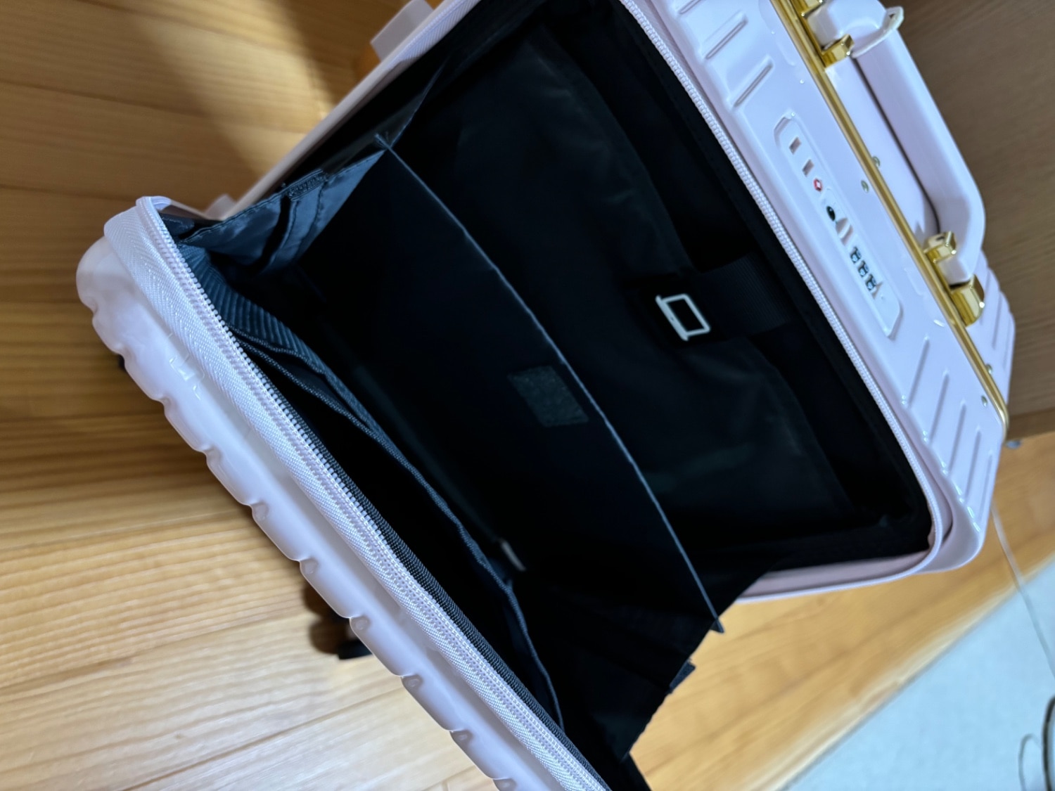 RIOUスーツケース フロントオープン 機内持ち込み レビュー画像7