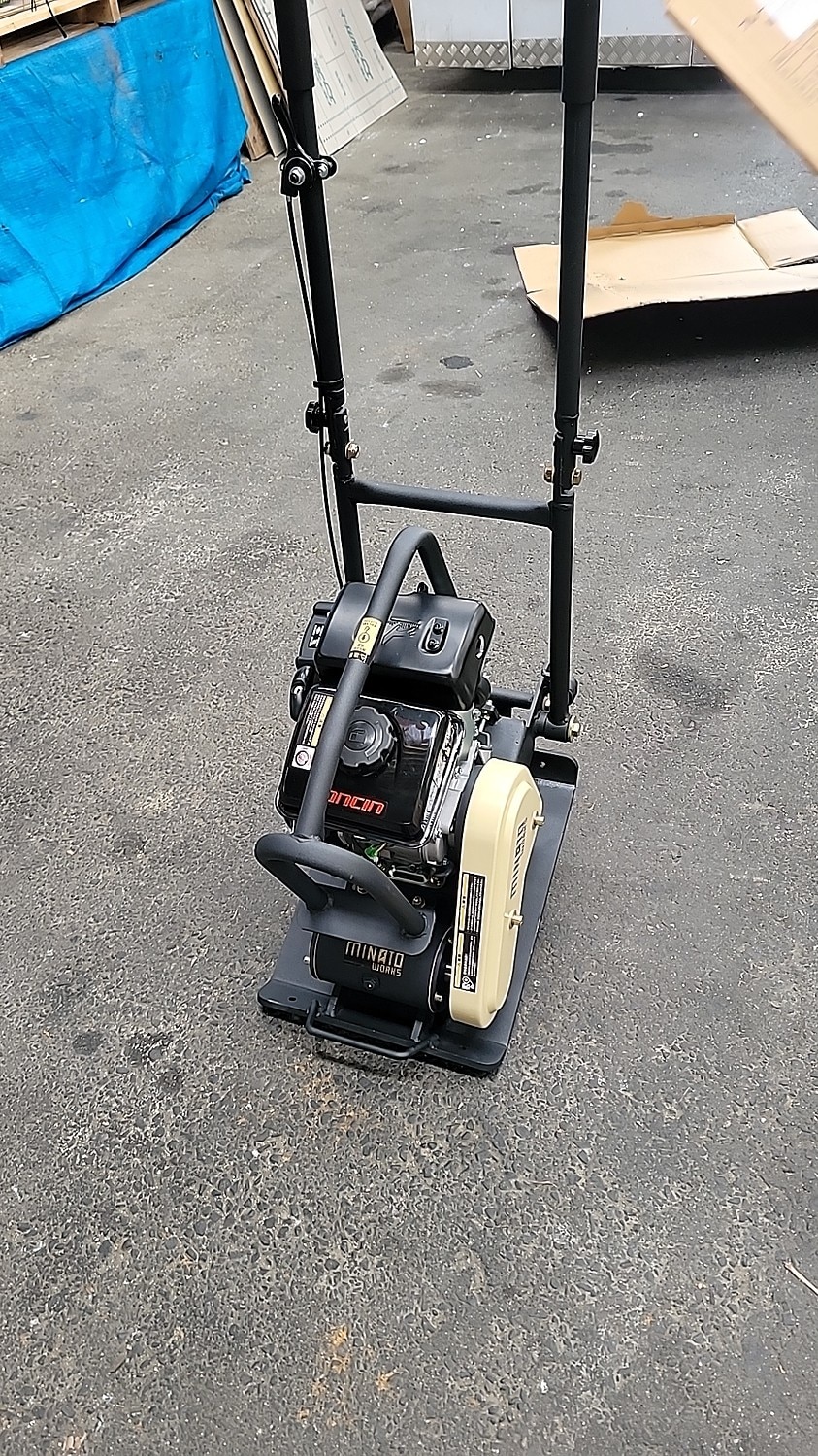 楽天市場】ミナト プレートコンパクター MPC-501L (2.5HPエンジン/自重