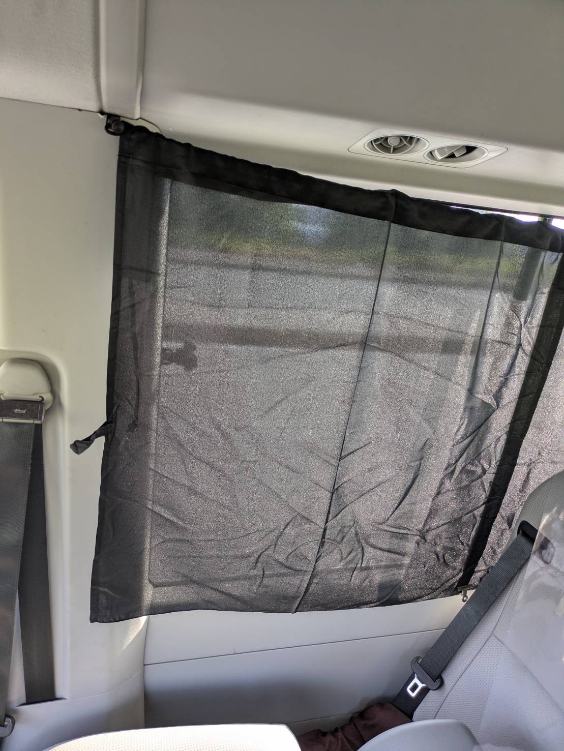 車用カーテン 着脱簡単カーテン 車 車用品 カー用品 日よけ 日除け 紫外線 車内泊グッズ 車中泊グッズ 仮眠 間仕切り 車用カーテン 着脱簡単カーテン 車中泊グッズ レビュー画像5
