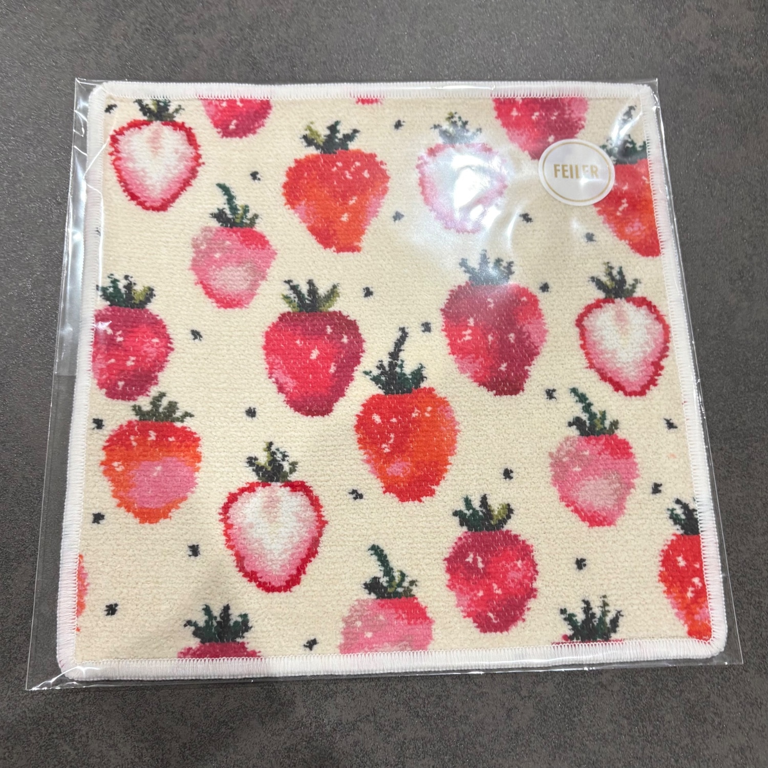 新品❤️LOVERARY UV PROTECTION PARASOL いちご柄 新品❤️LOVERARY UV PROTECTION PARASOL いちご柄 LOVERARY by FEILER