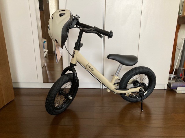 組立済キックスタンド付き ブレーキ付ゴムタイヤ装備 キックバイク キッズバイク SPARKY スパーキー (WHITE/BROWN) キックバイク スパーキー ブレーキ付ゴムタイヤ装備 プレゼント