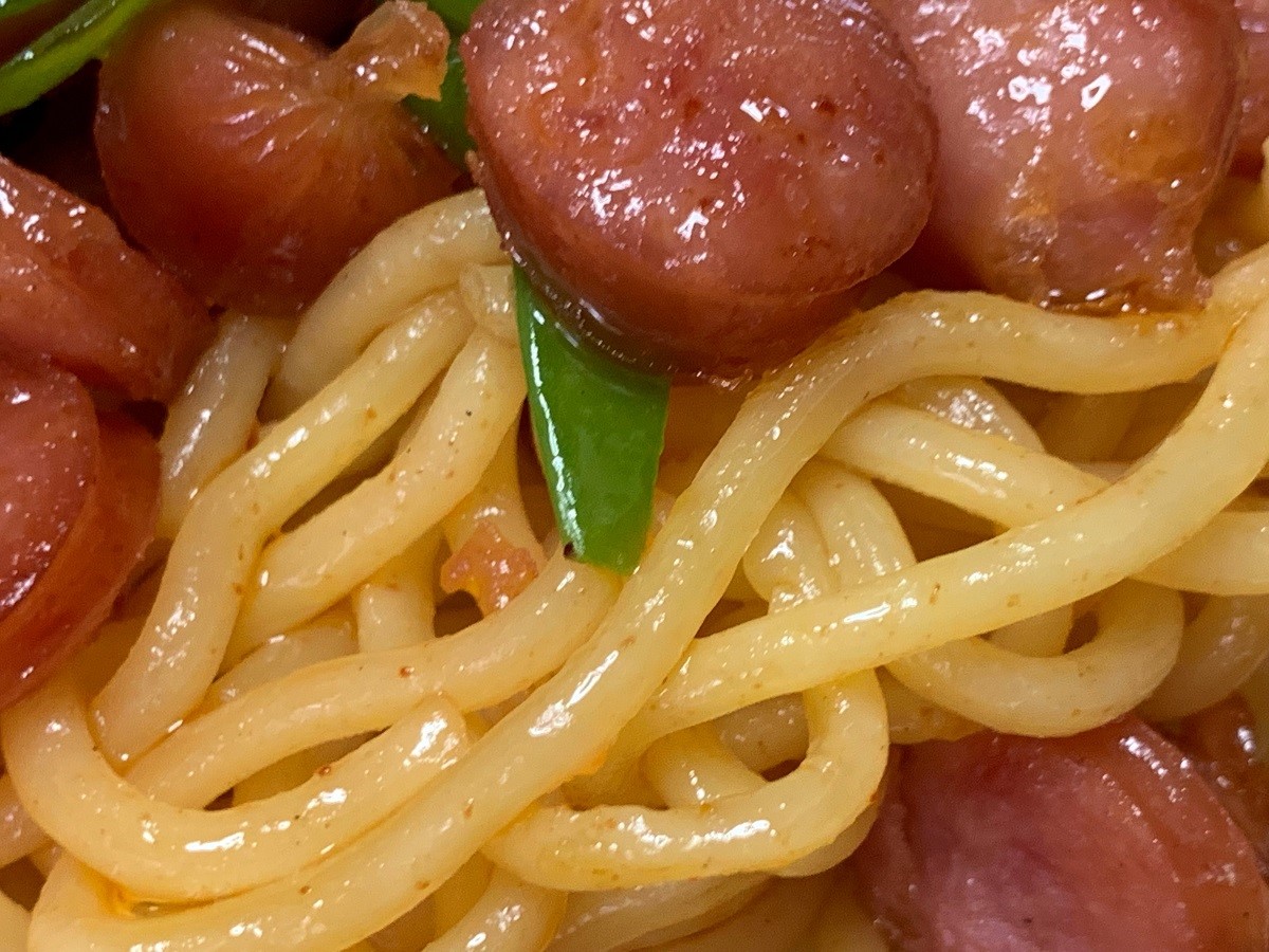 楽天市場】太めの麺に完熟トマトの甘酸っぱさとオニオンの甘さが合う！ パスタ 麺類 食品 飲料狩野ジャパン 新ナポリタン2食  315.6g(よろずやマルシェ) | みんなのレビュー・口コミ