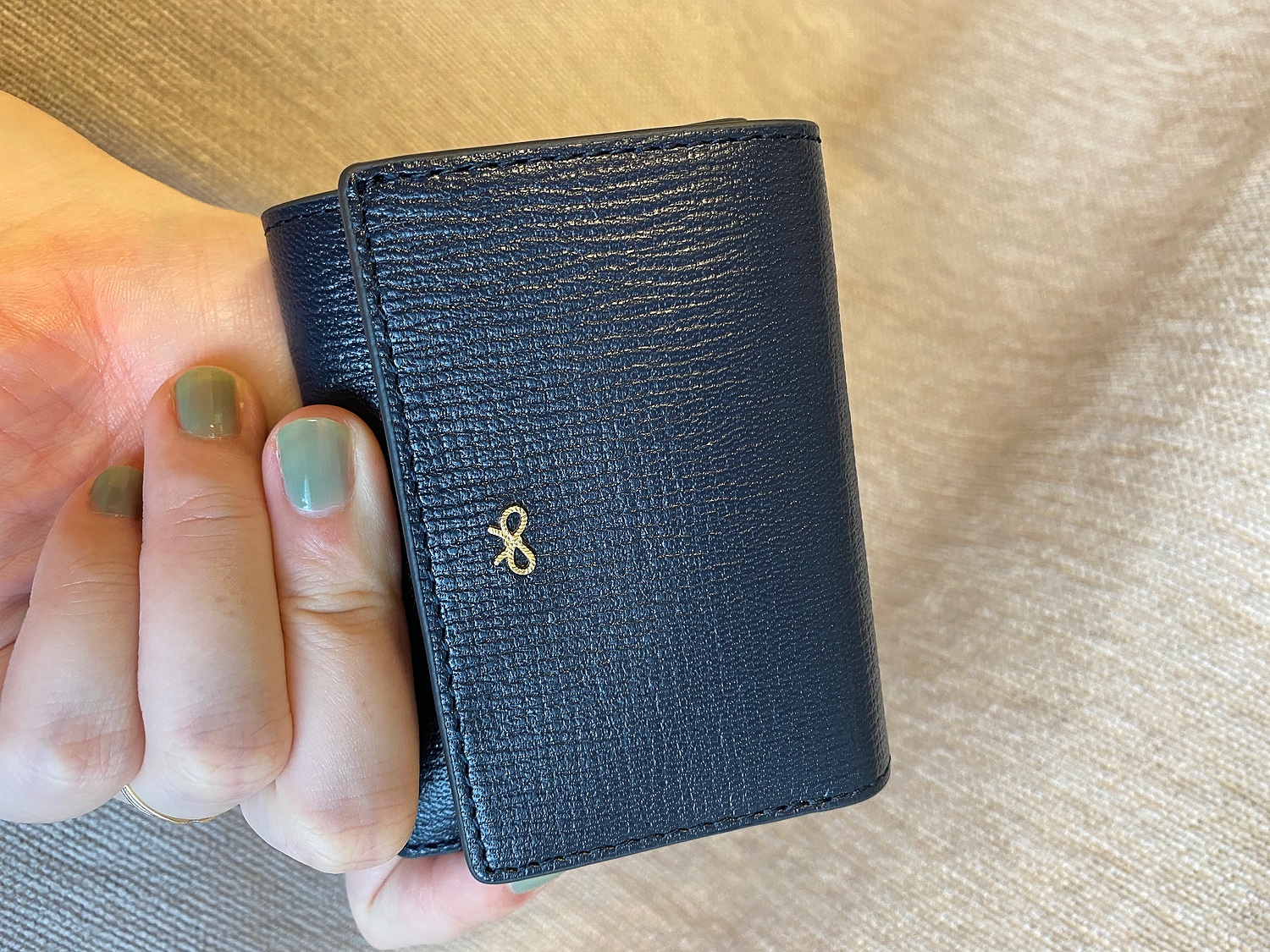 ANYA HINDMARCH ミニウォレット ミニ財布 楽天市場】ANYA HINDMARCH アニヤハインドマーチ 三つ折り財布