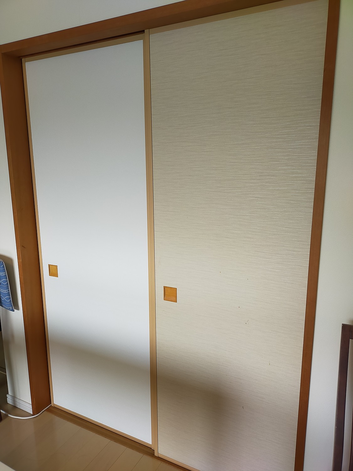 楽天市場 壁紙 Best 12品番 のり付き 人気の12品番から選べる 1m単位 切り売り 壁紙 シンプル 国産壁紙 生のりつきだから届いてすぐ貼れる クロス 貼り替え リフォーム 白 ホワイト ベージュ ネイビー グレー 壁紙屋本舗 カベガミヤホンポ みんなのレビュー 口コミ