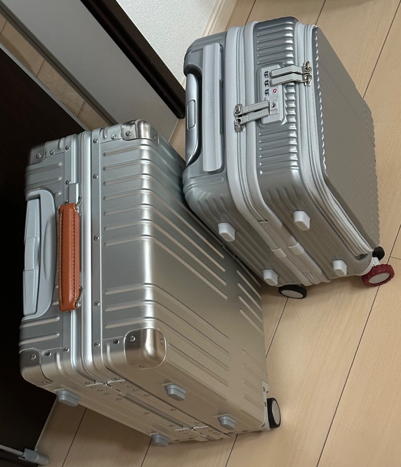 イノベーター21L サンドベージュ キャリーケース innovator 軽量ジッパーキャリー INV50 サンドベージュ - YouTube