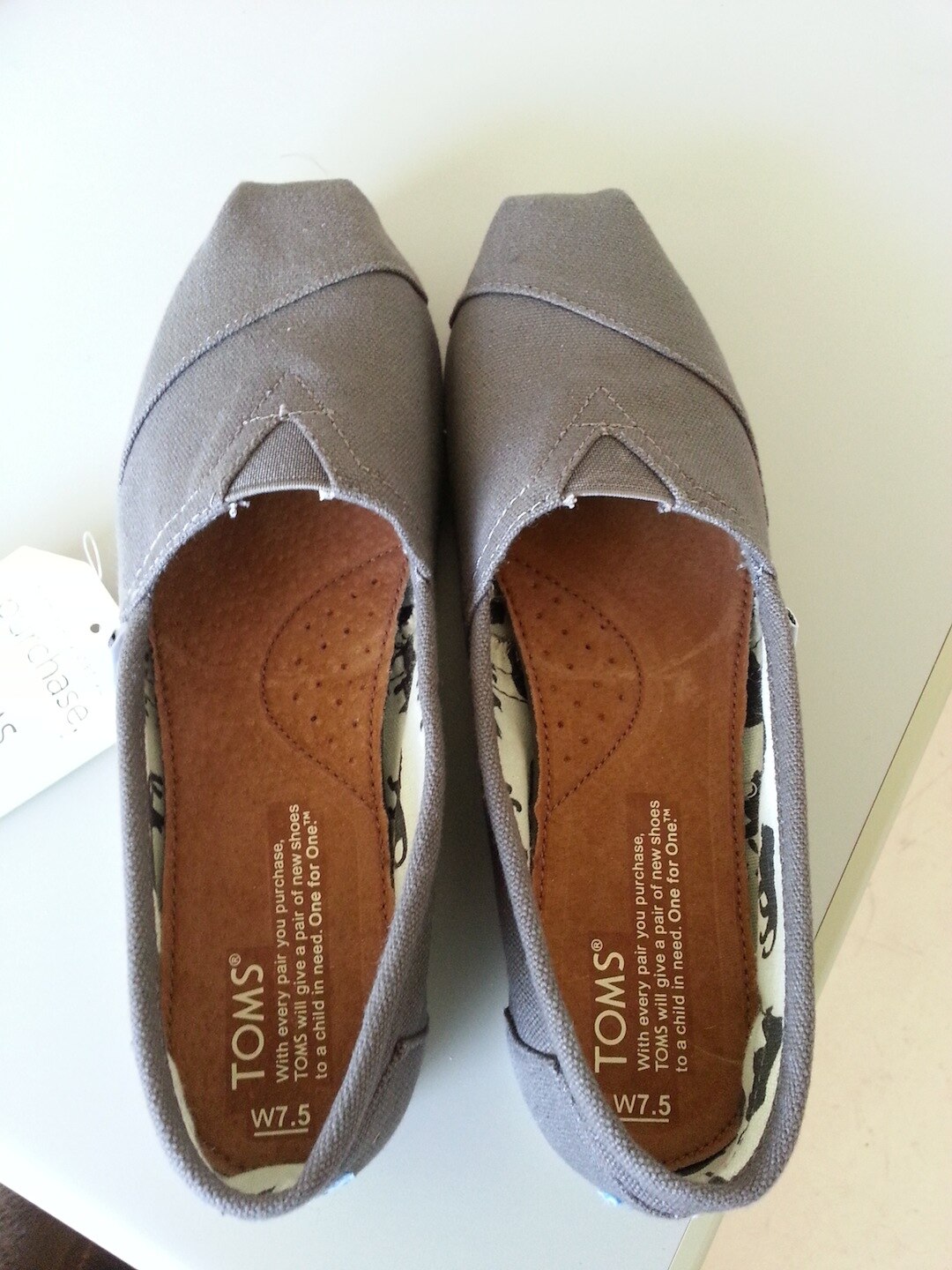 楽天市場 Toms Shoesトムズシューズ 並行輸入 海外正規品 送料無料 Toms Shoes トムズ シューズ Canvas Women S Classics キャンバス クラシック レディース スリッポン フラットシューズ エスパドリーユ メール便不可 インポートtシャツ Puffy Pez みんなの