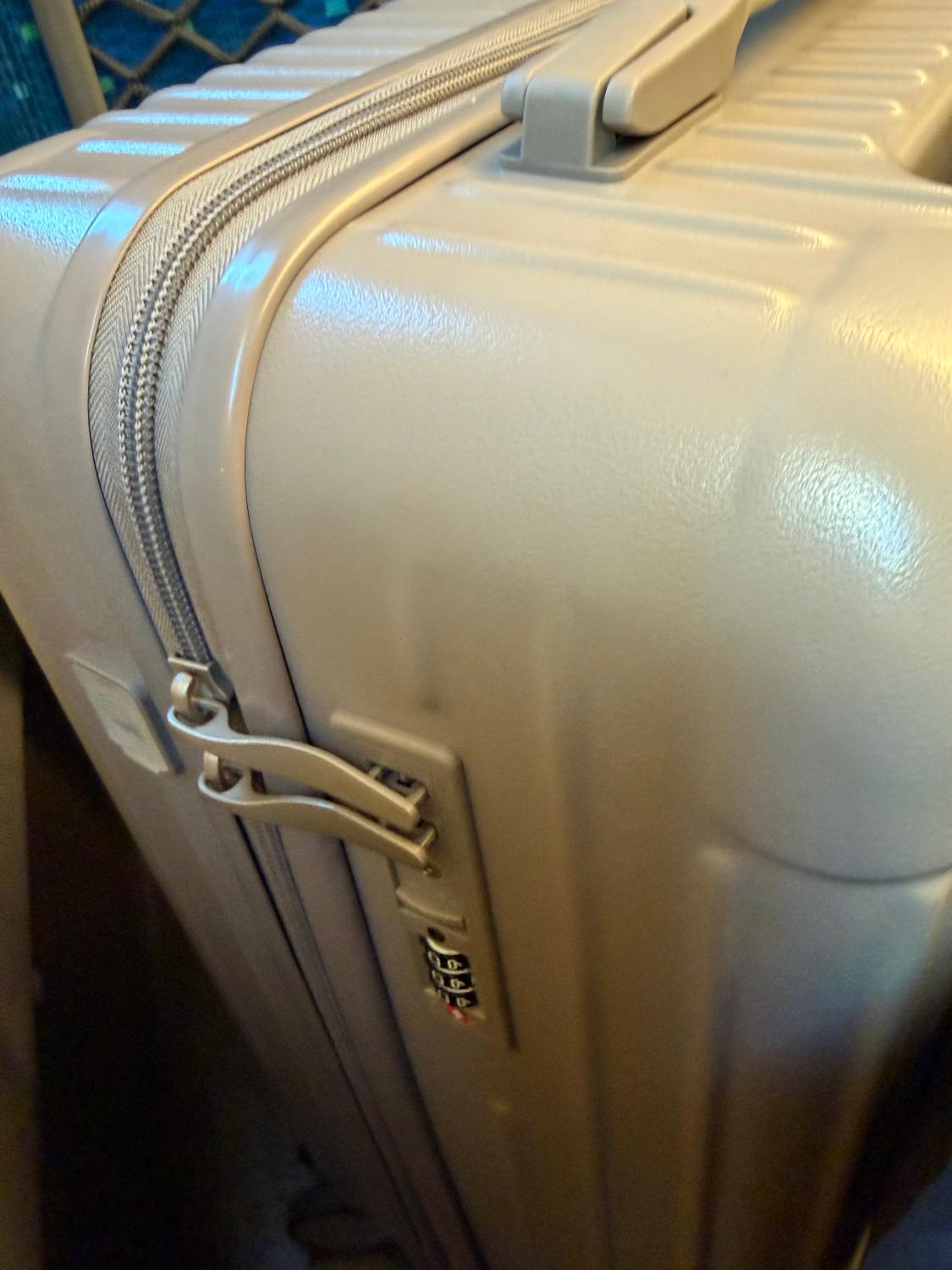 スーツケース Lサイズ 大容量 大型 キャリーケース TSAロック USBポート カップホルダー 容量拡張でき ストッパ TANOBIスーツケース T9088口コミ スーツケースレビュー レビュー画像5