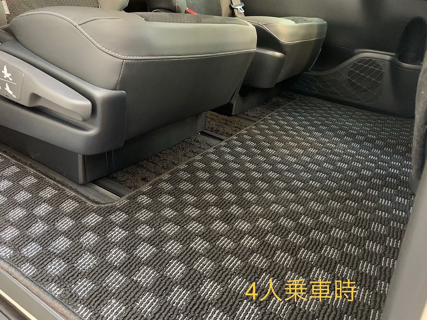 トヨタ ノア ヴォクシー 80系 セカンドラグマット ◆ジェネラル HOTFIELD 光触媒抗菌加工 フロア マット 車 ノアヴォクシー80系 セカンドラグマット HOTFIELD口コミ レビュー画像12