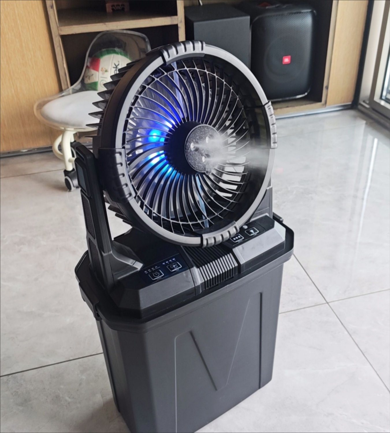 Amazon.co.jp: 卓上扇風機 ミストファン加湿機能を付き 噴霧