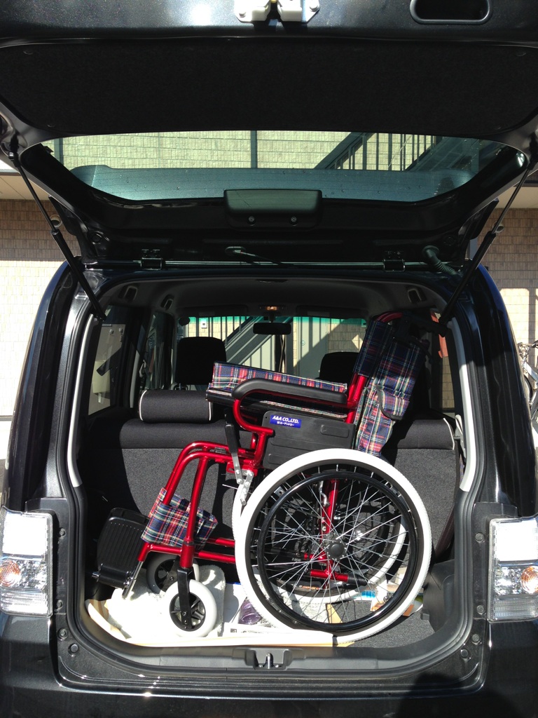 楽天市場 車椅子 軽量 折り畳み カドクラ ラズベリー B110 Arb 自走式車イス スリムタイプ 幅狭車いす 送料無料 インチ カドクラ車椅子 公式ショップ みんなのレビュー 口コミ