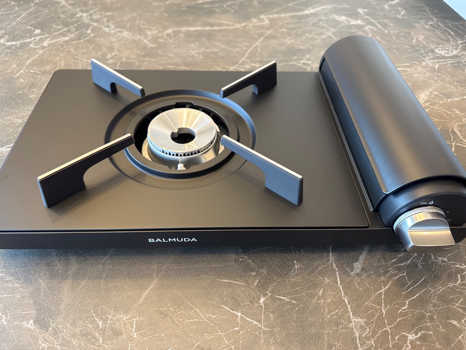 楽天市場】バルミューダ 正規品 カセットコンロ テーブルストーブ 薄型 