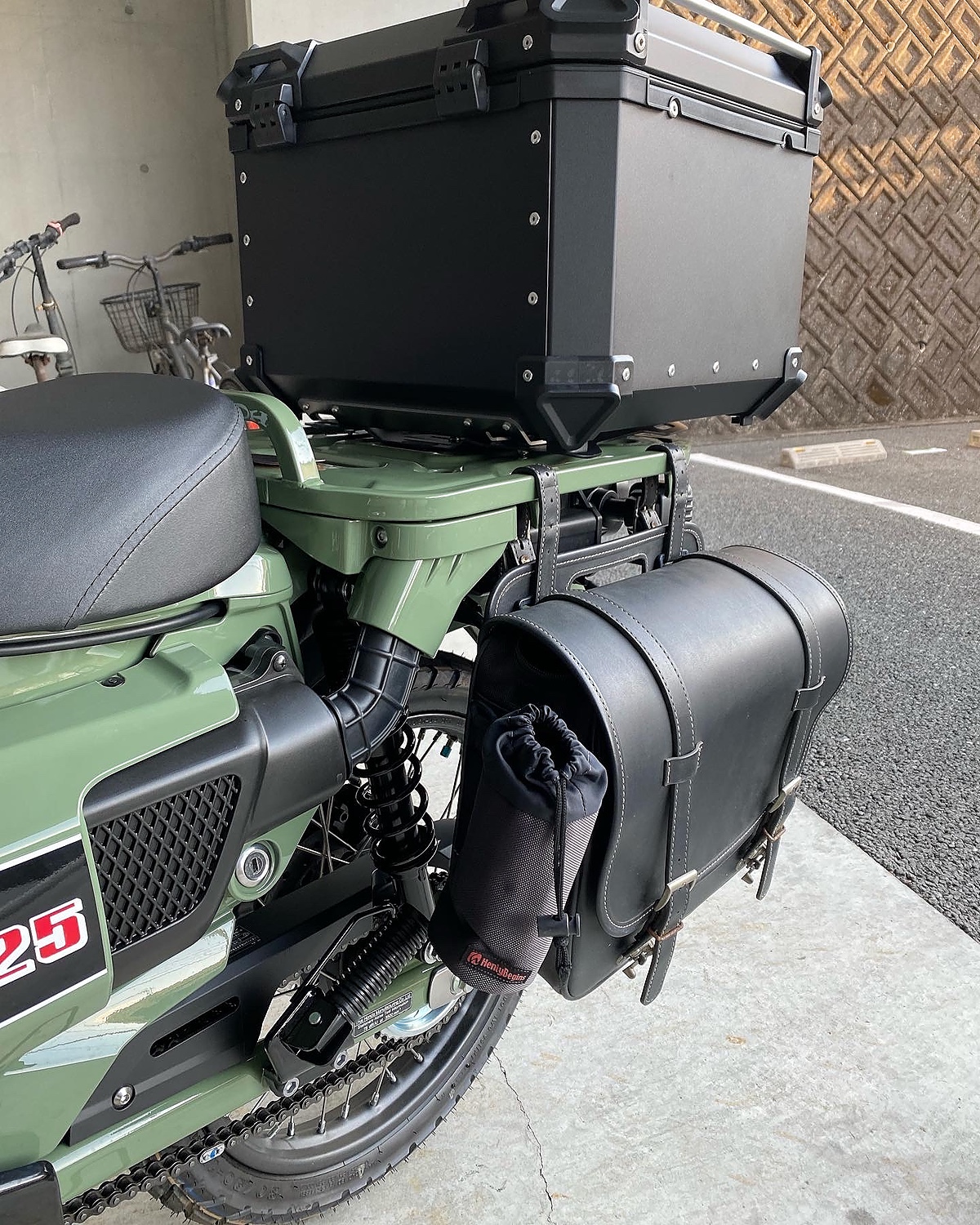 楽天市場 11 1まで 10 Offクーポン配布中 55l カブ ハンターカブ Ct125 クロスカブ 大容量 トップケース リアボックス スーパーカブ 50 70 90 バイク アルミ ハードケース パーツ カスタム ブラック バイク用 汎用 Versys X250 C125 2bj Ja48 トップセンス