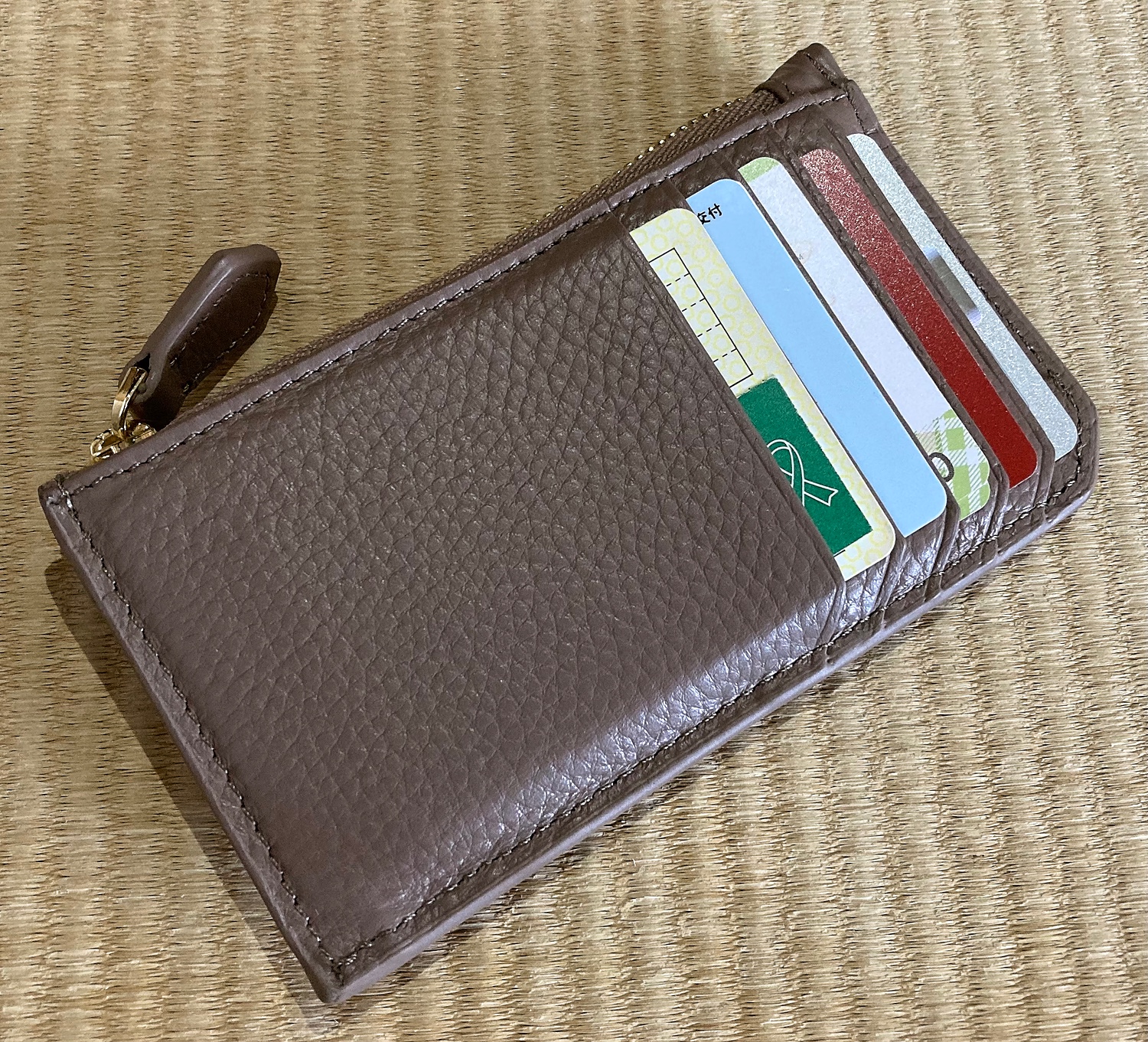 カード を タップリ 入れ て も 薄い 財布