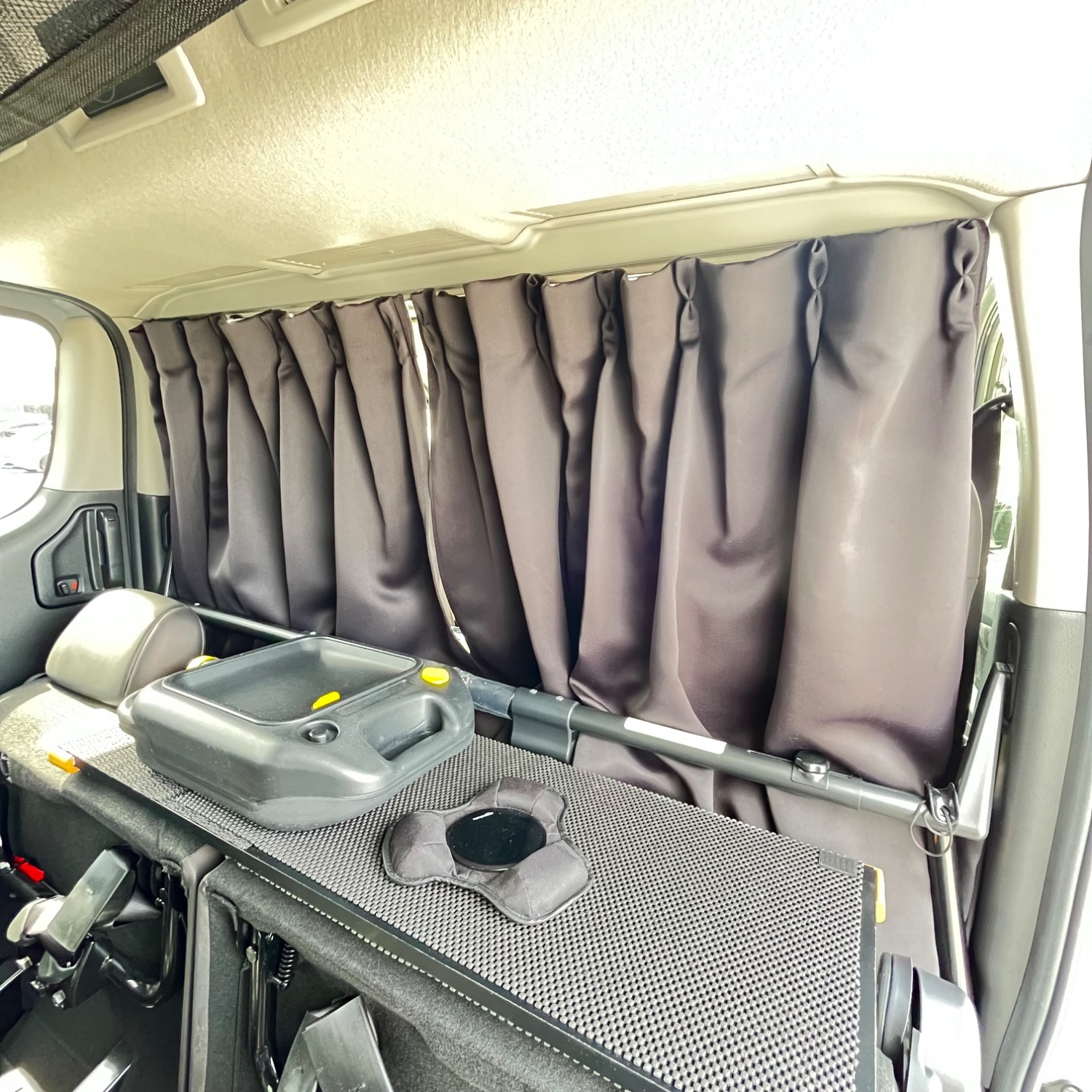 カズクリエイション NV350 E26 キャラバン ロング/標準 仕切りカーテン カズクリエイション NV350 E26 キャラバン ロング/標準 仕切りカーテン