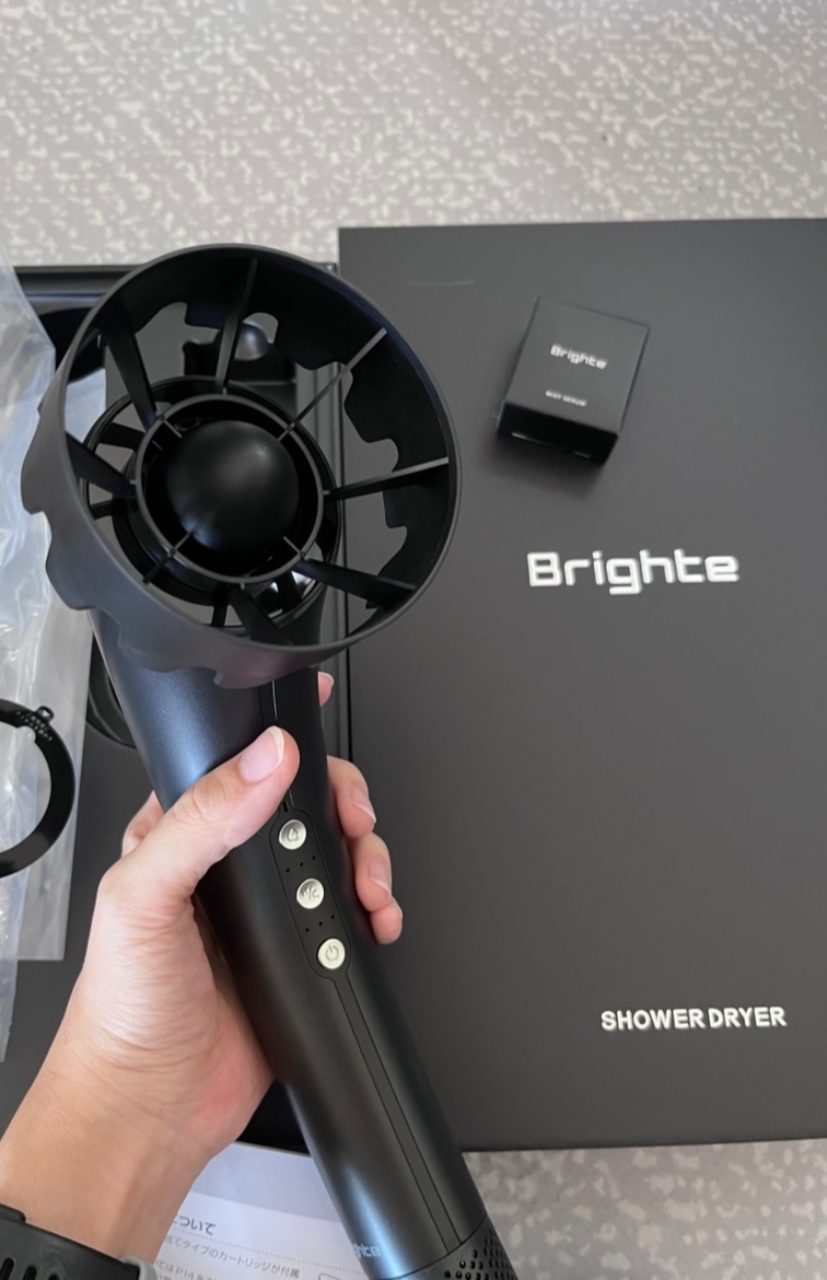 Brighte シャワードライヤー ブラック Brighte SHOWER DRYER | 乾くのに乾かない次世代ドライヤー